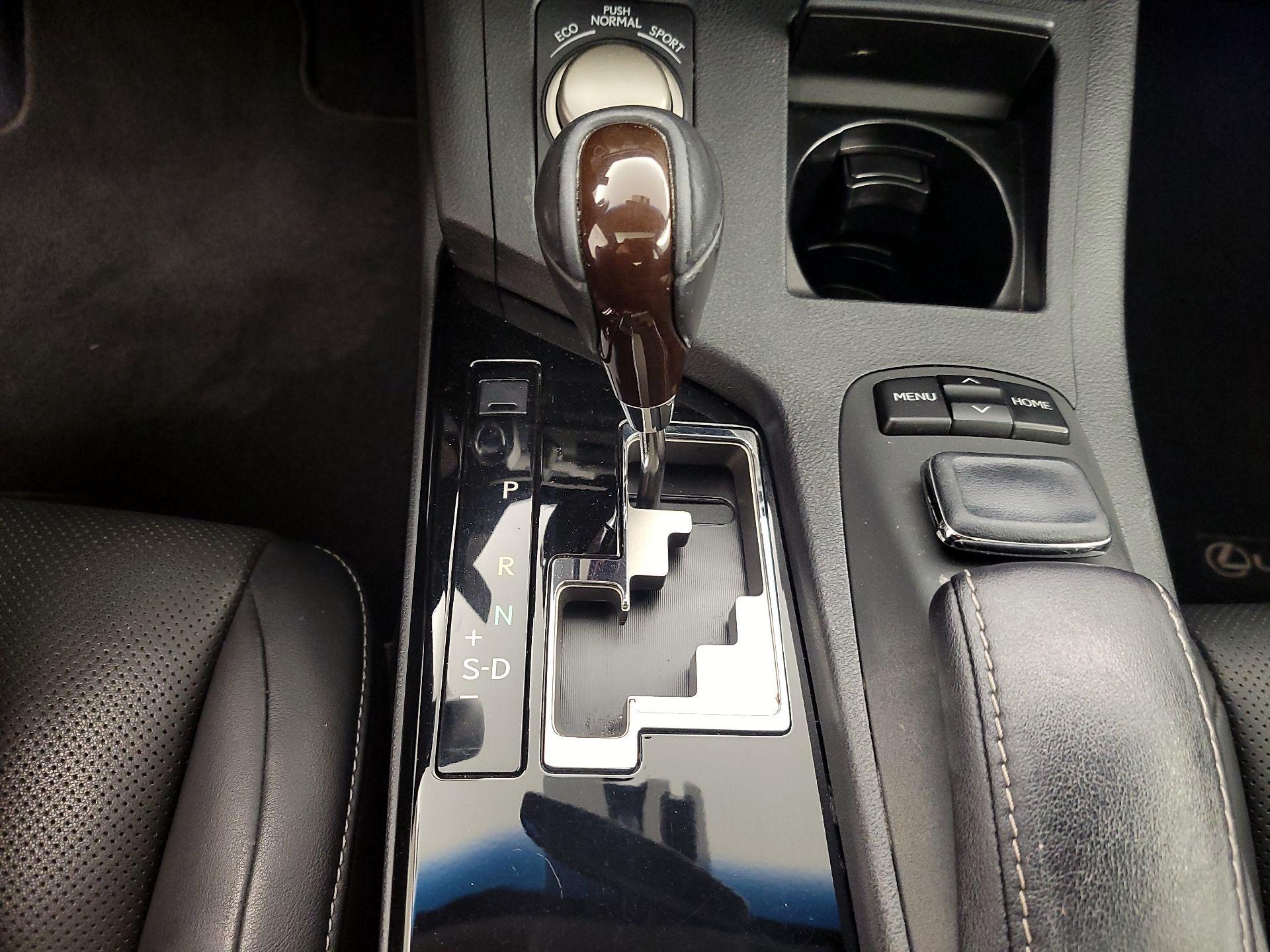 Thumbnail: 2015 Lexus ES - 16