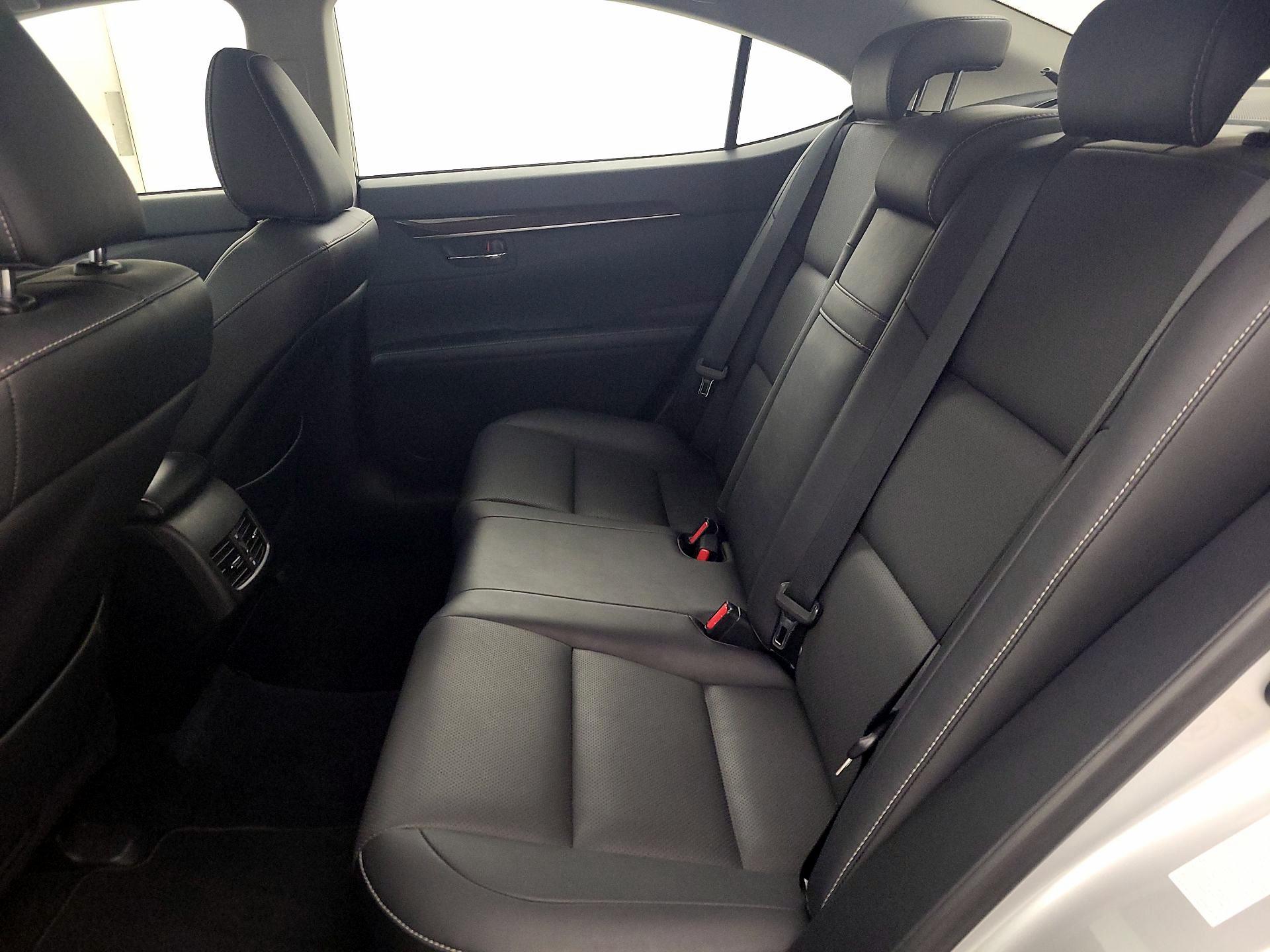 Thumbnail: 2015 Lexus ES - 18