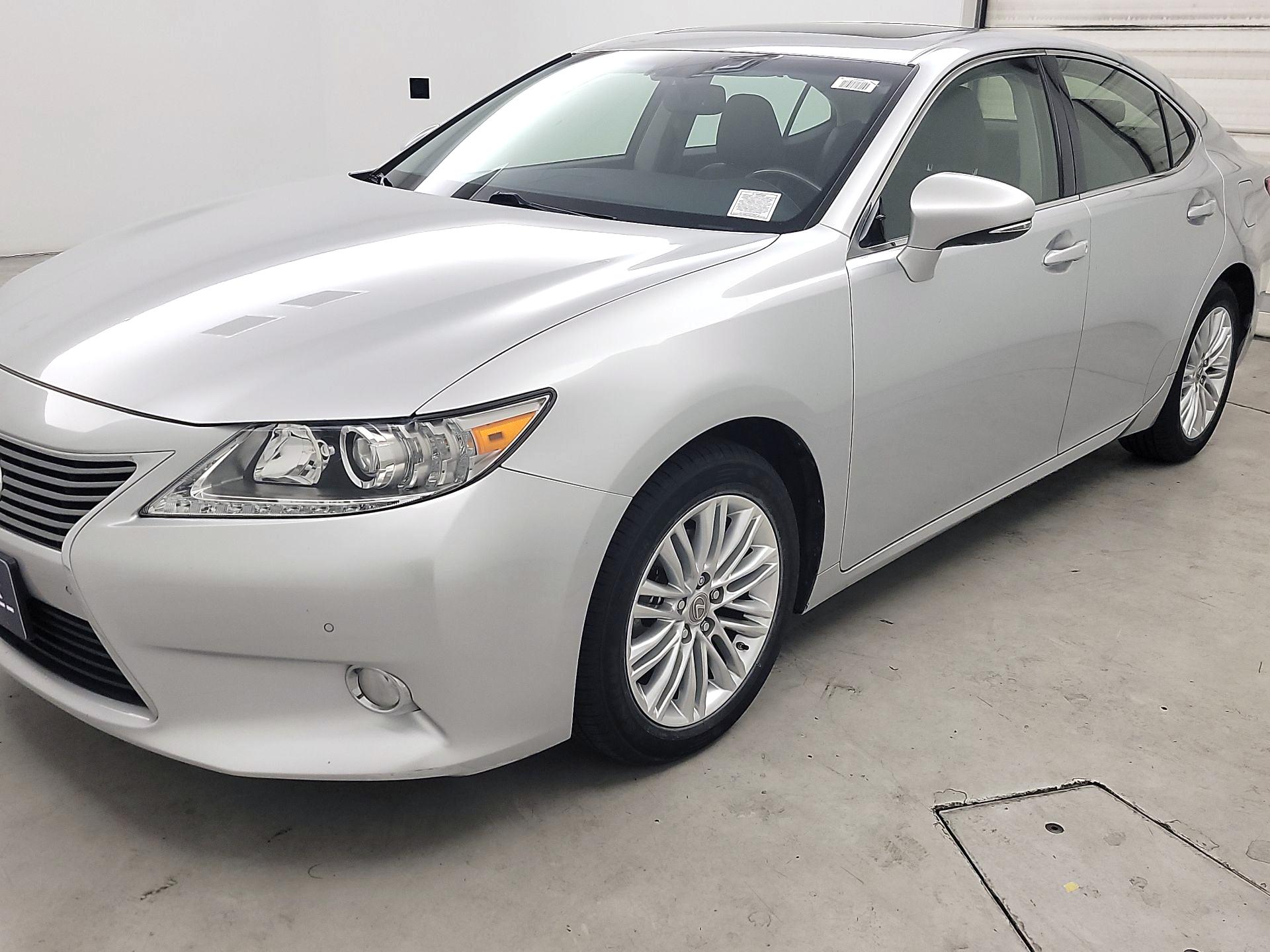 Thumbnail: 2015 Lexus ES - 3