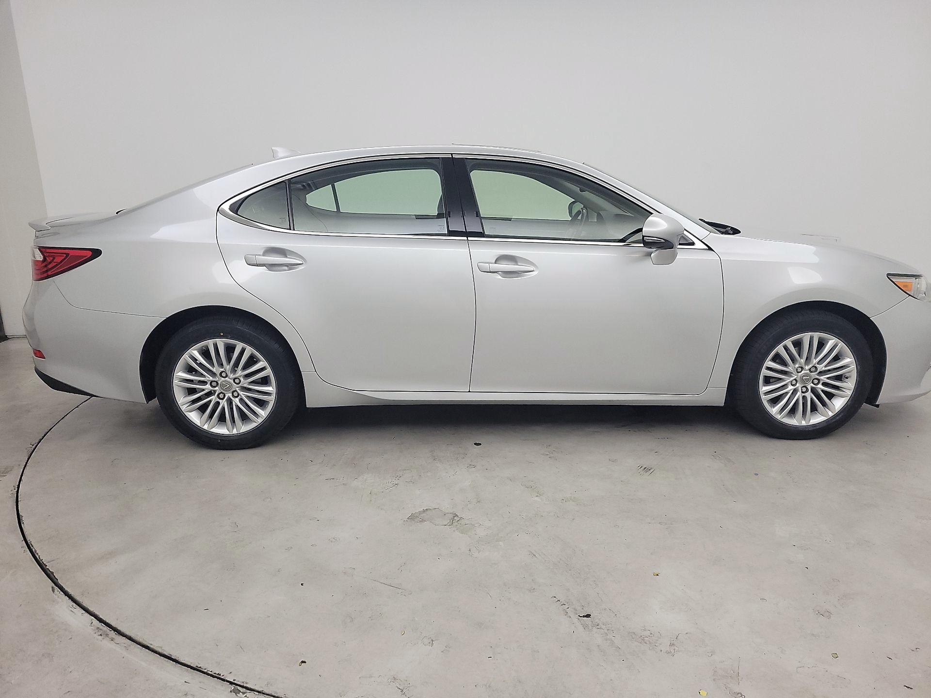 Thumbnail: 2015 Lexus ES - 4