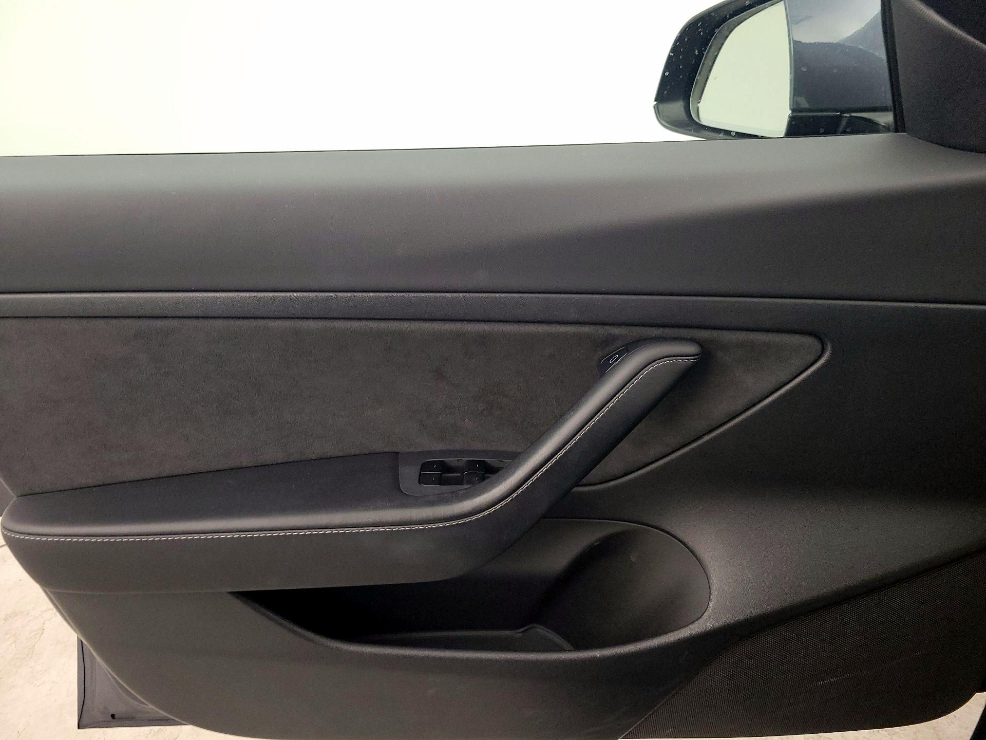 Thumbnail: 2021 Tesla Model 3 - 12