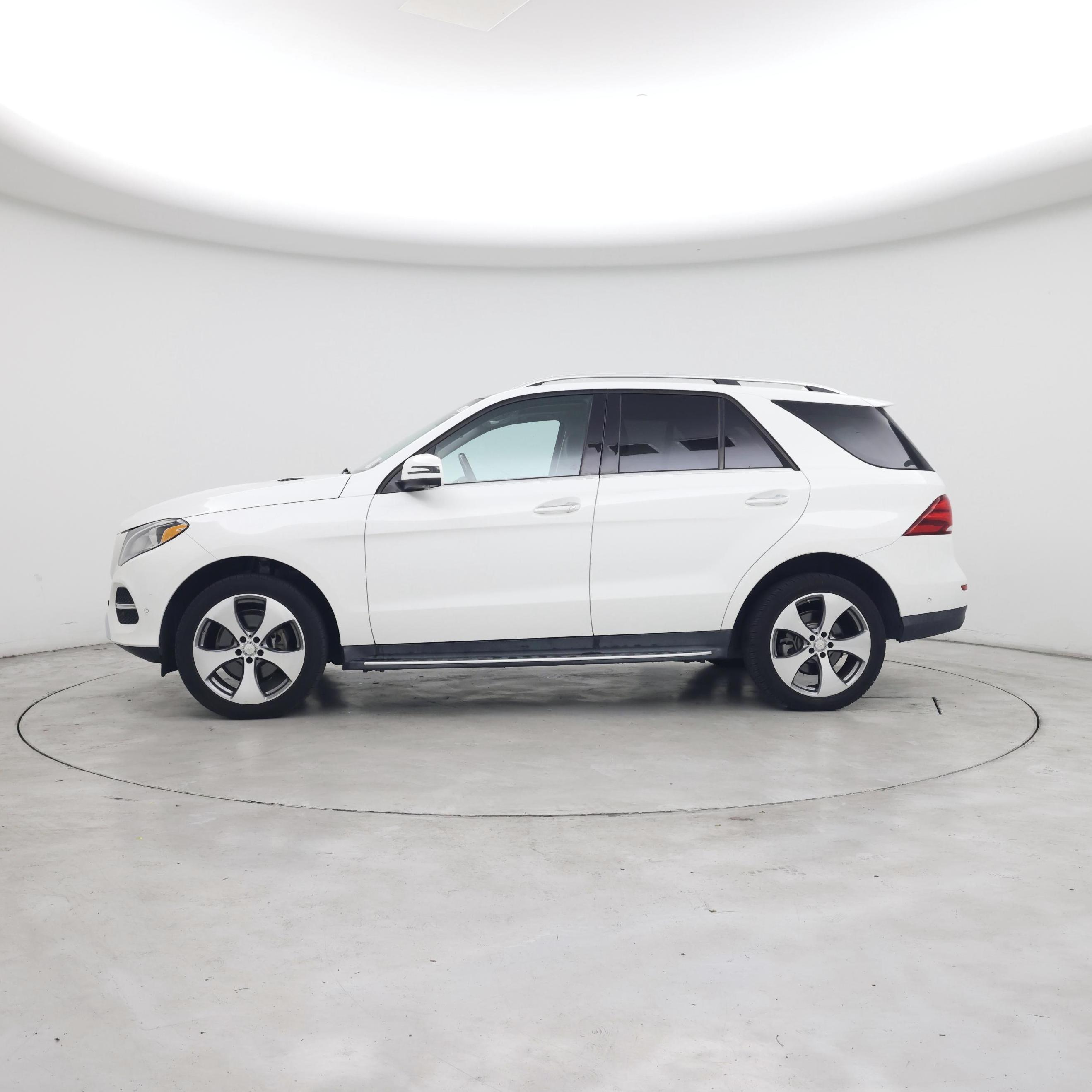 Thumbnail: 2016 Mercedes-Benz GLE - 3