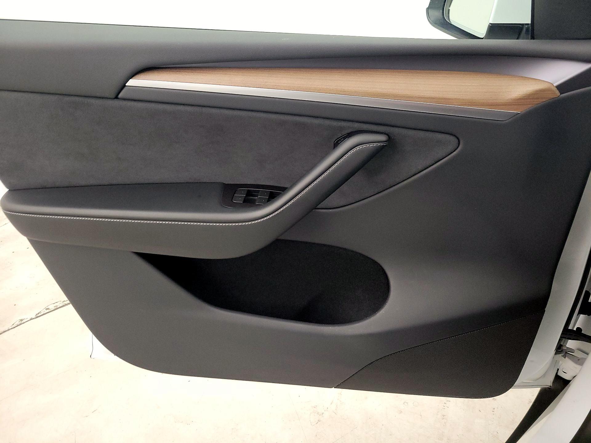 Thumbnail: 2023 Tesla Model Y - 12