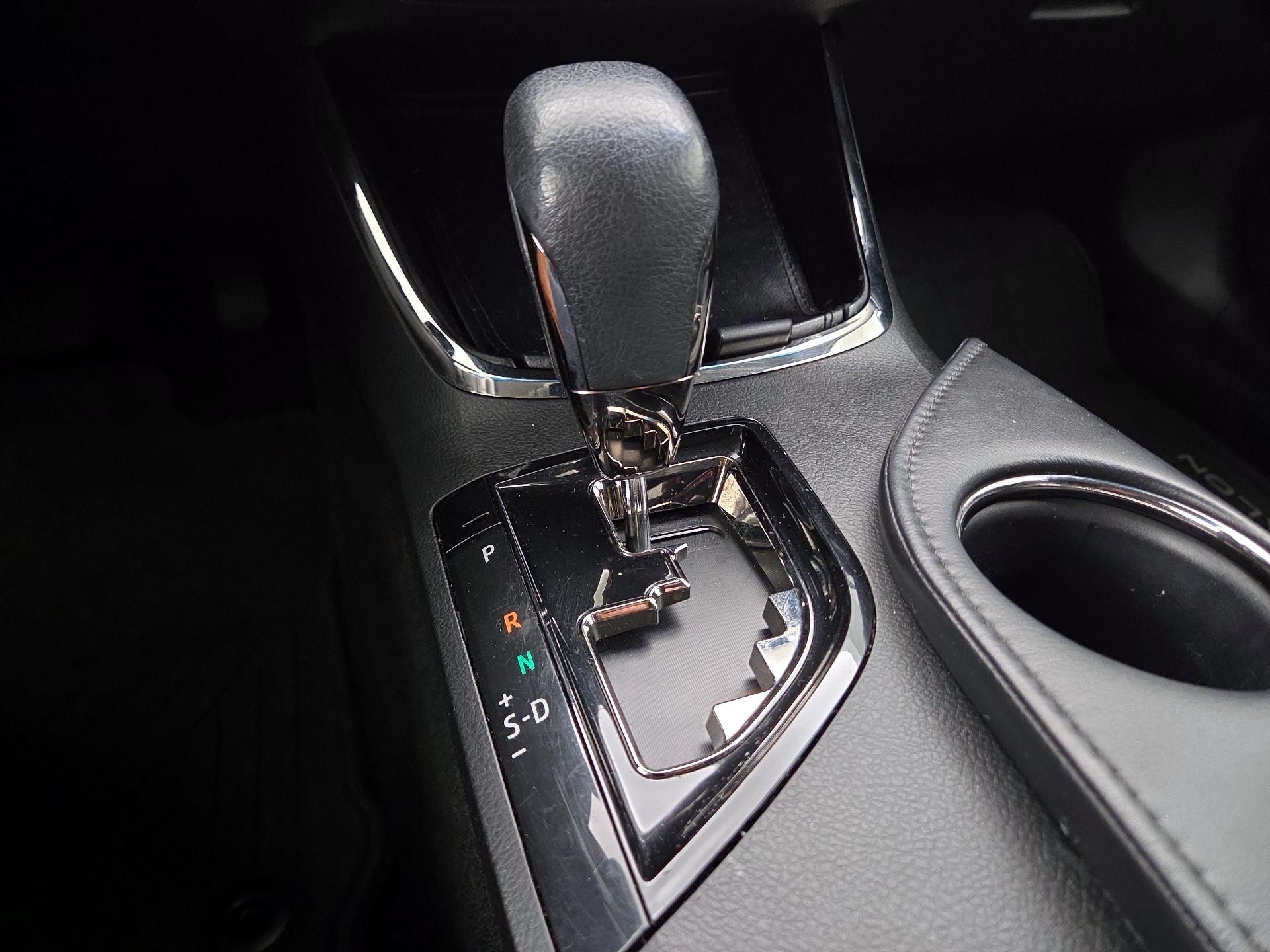 Thumbnail: 2015 Toyota Avalon - 18