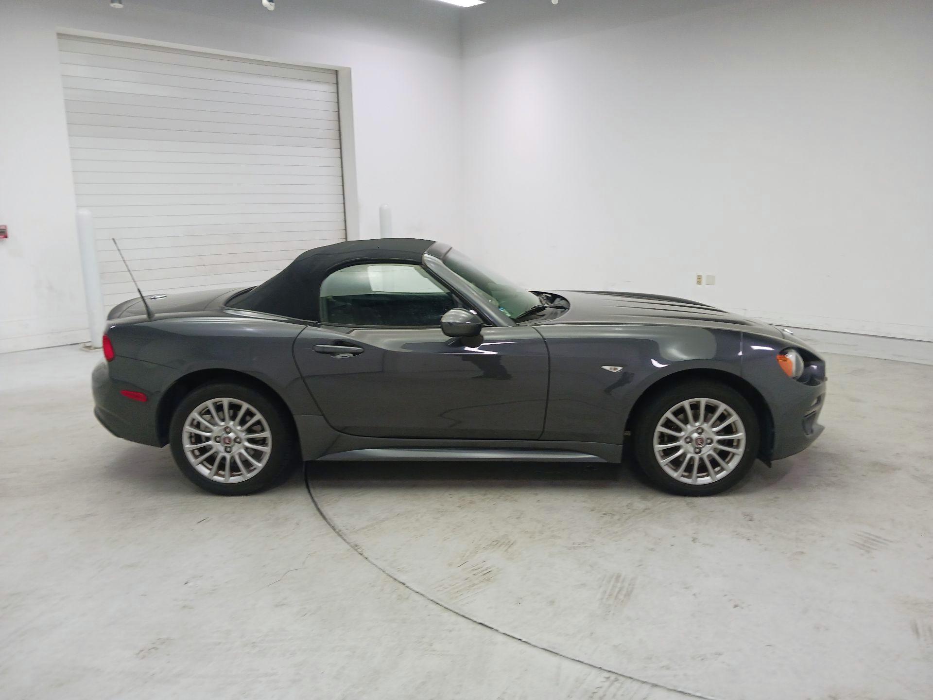 Thumbnail: 2018 Fiat 124 Spider - 4