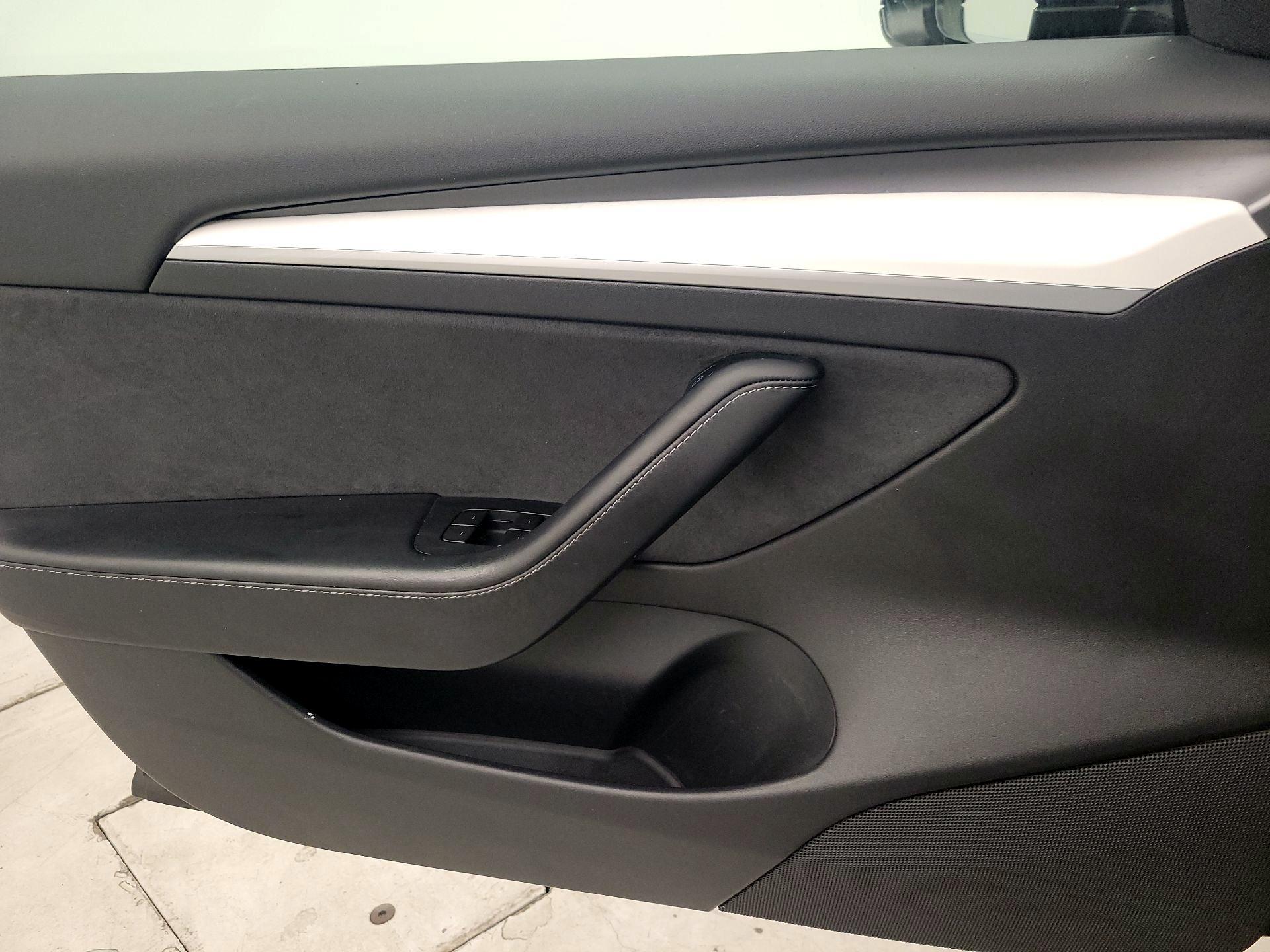 Thumbnail: 2021 Tesla Model 3 - 10