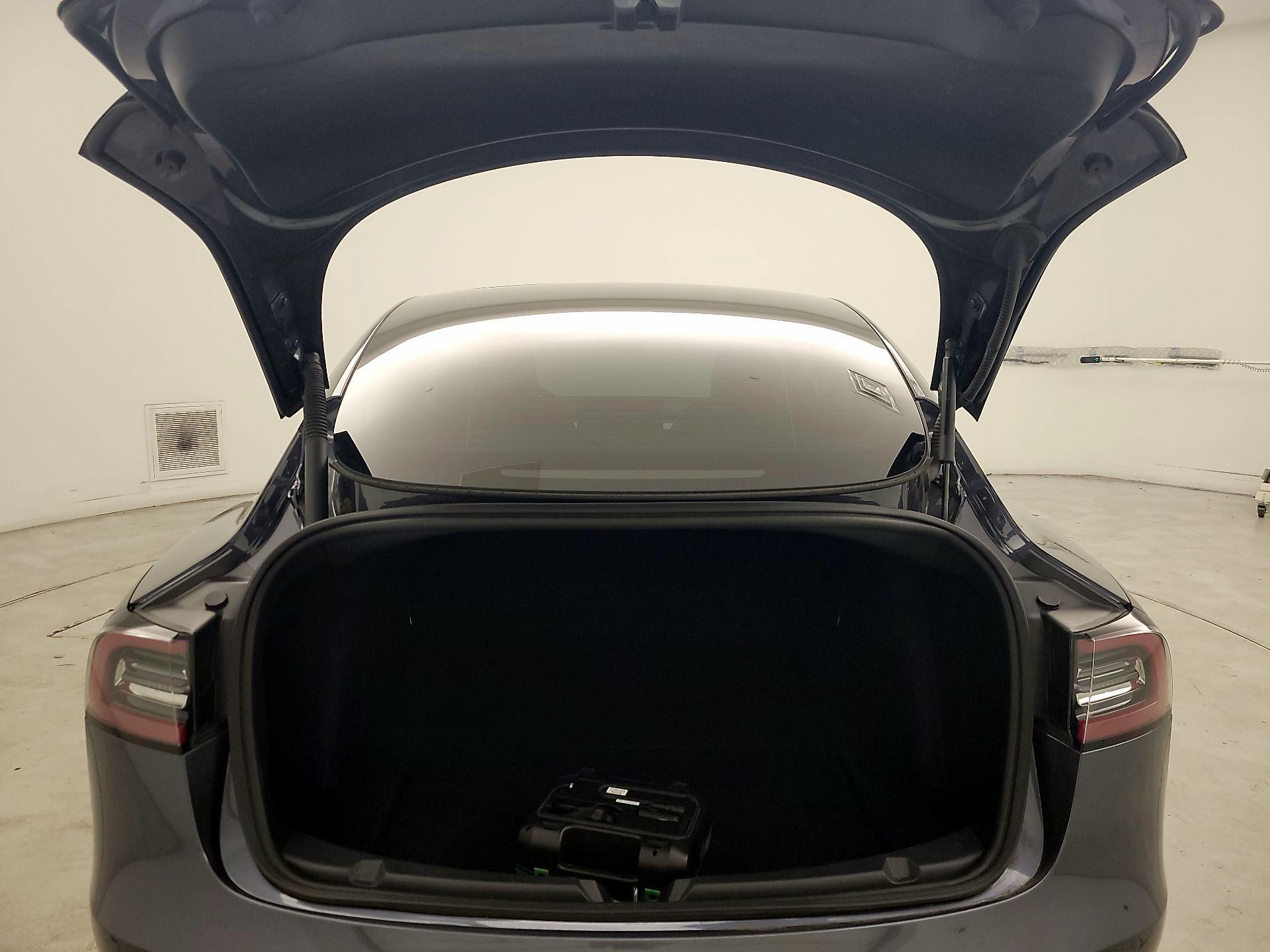 Thumbnail: 2021 Tesla Model 3 - 17
