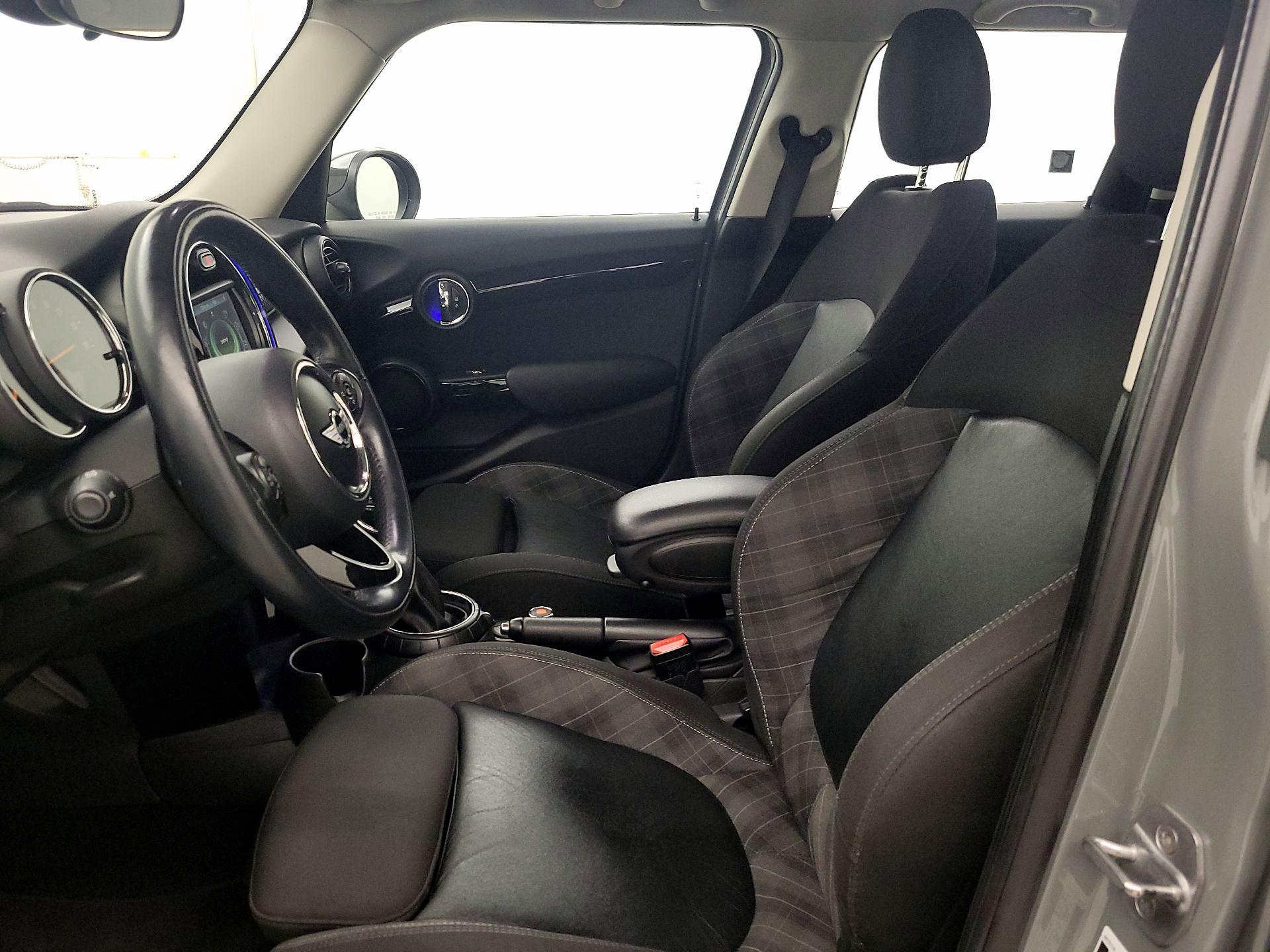 Thumbnail: 2016 MINI Cooper Hardtop - 9
