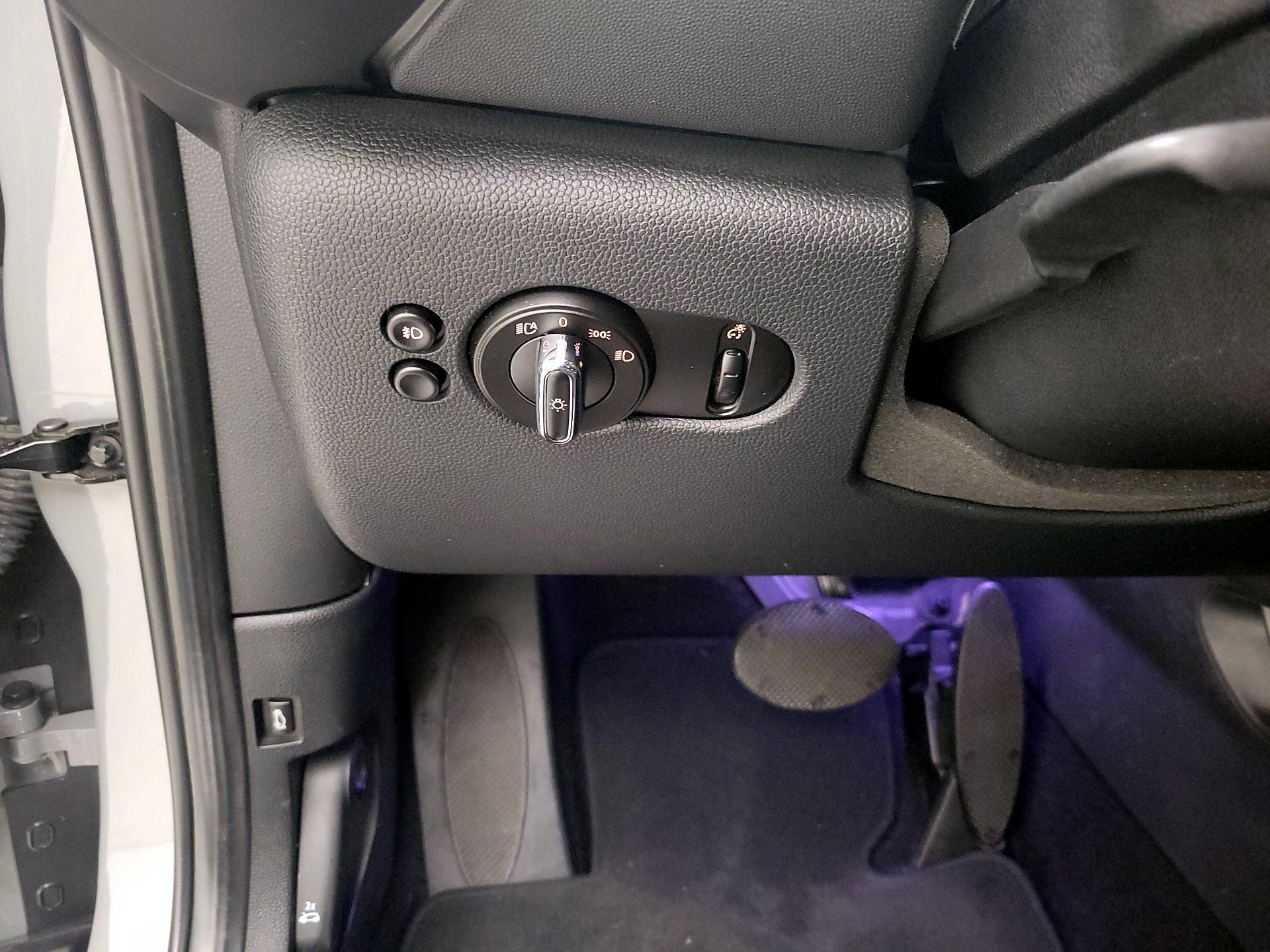 Thumbnail: 2016 MINI Cooper Hardtop - 11