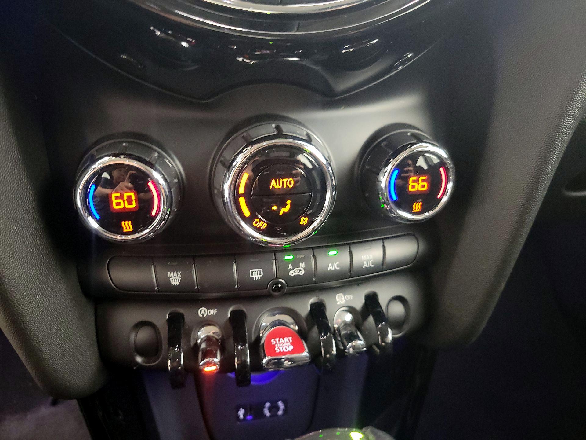 Thumbnail: 2016 MINI Cooper Hardtop - 13