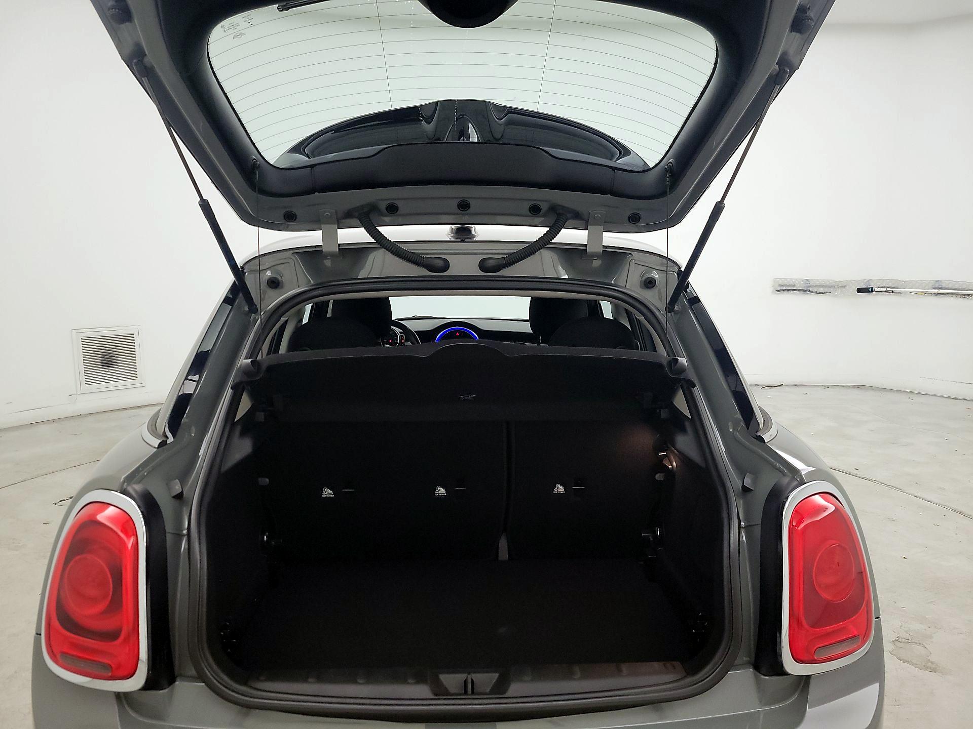 Thumbnail: 2016 MINI Cooper Hardtop - 17