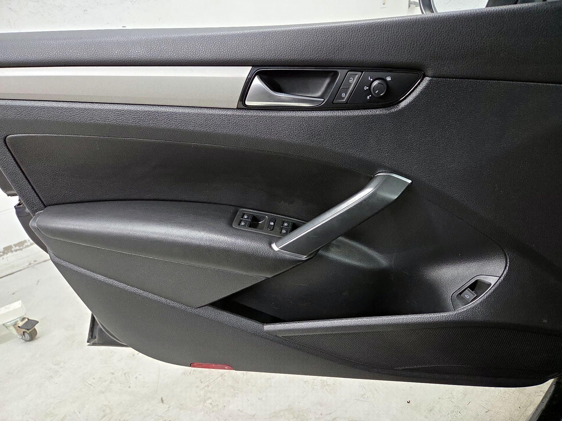 Thumbnail: 2020 Volkswagen Passat - 12