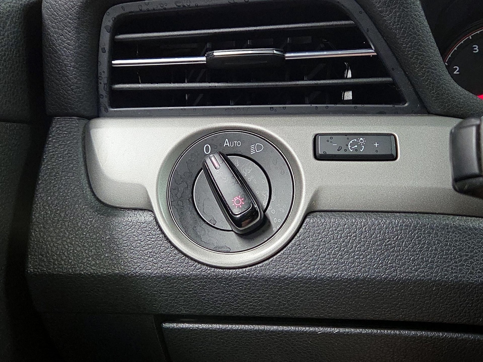 2020 Volkswagen Passat SE - Photo 14