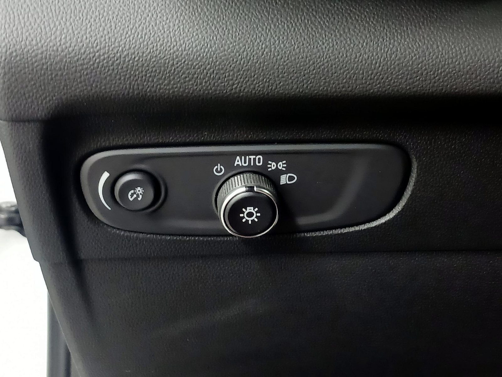 2023 Buick Envision Essence - Photo 14