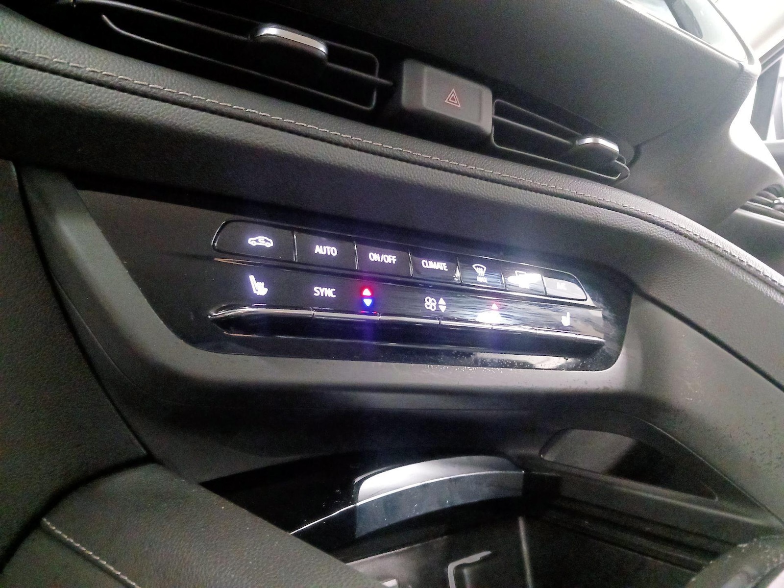 2023 Buick Envision Essence - Photo 17