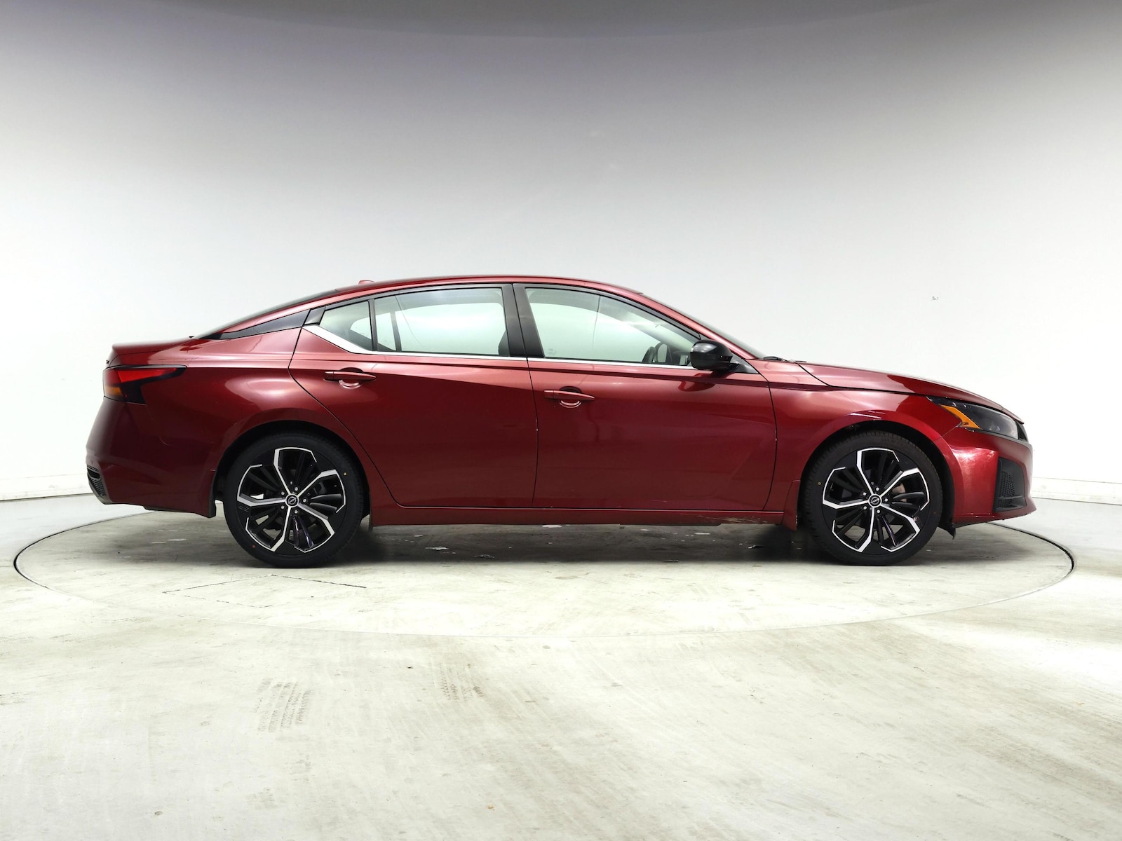 2024 Nissan Altima SR - Photo 8