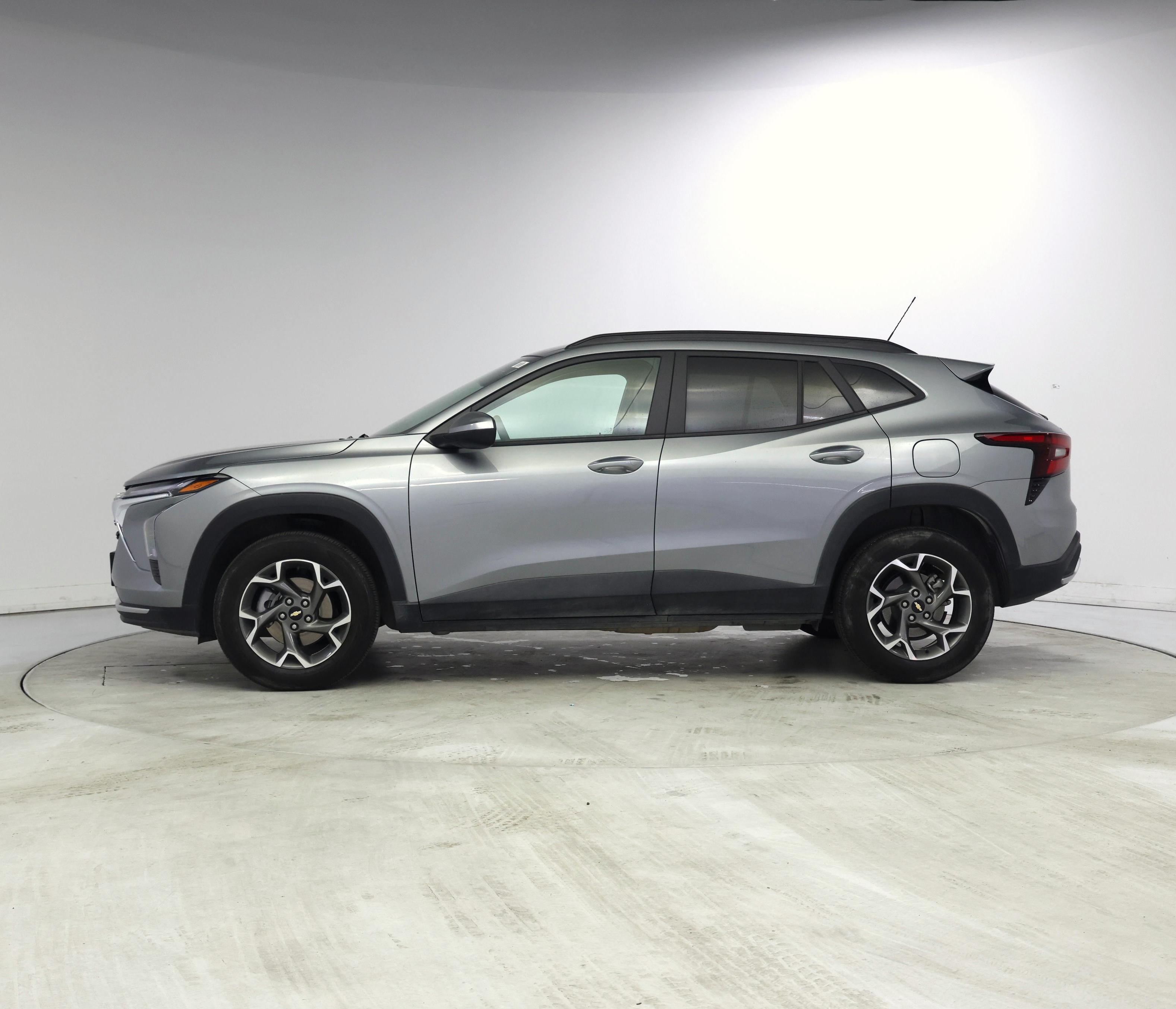 Thumbnail: 2025 Chevrolet Trax - 3