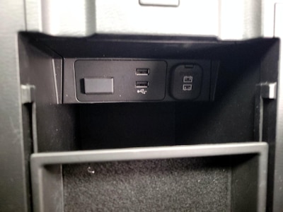 USB/AUX Ports