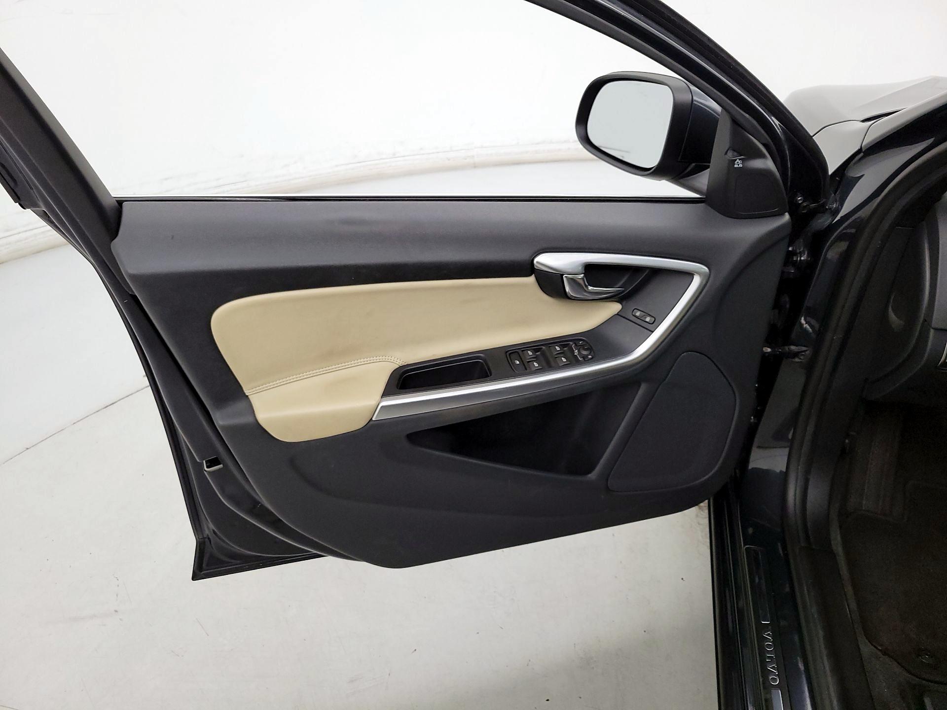 Thumbnail: 2015 Volvo S60 - 12