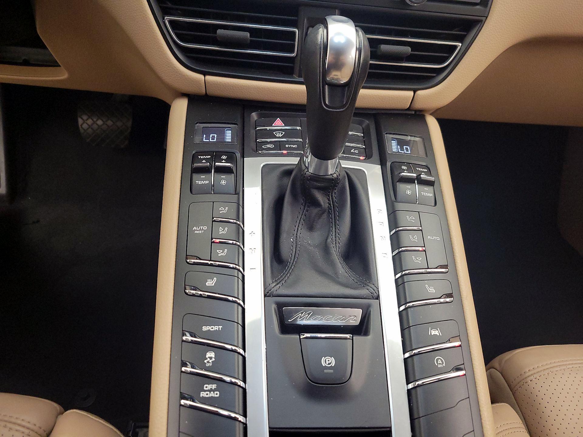 Thumbnail: 2021 Porsche Macan - 17