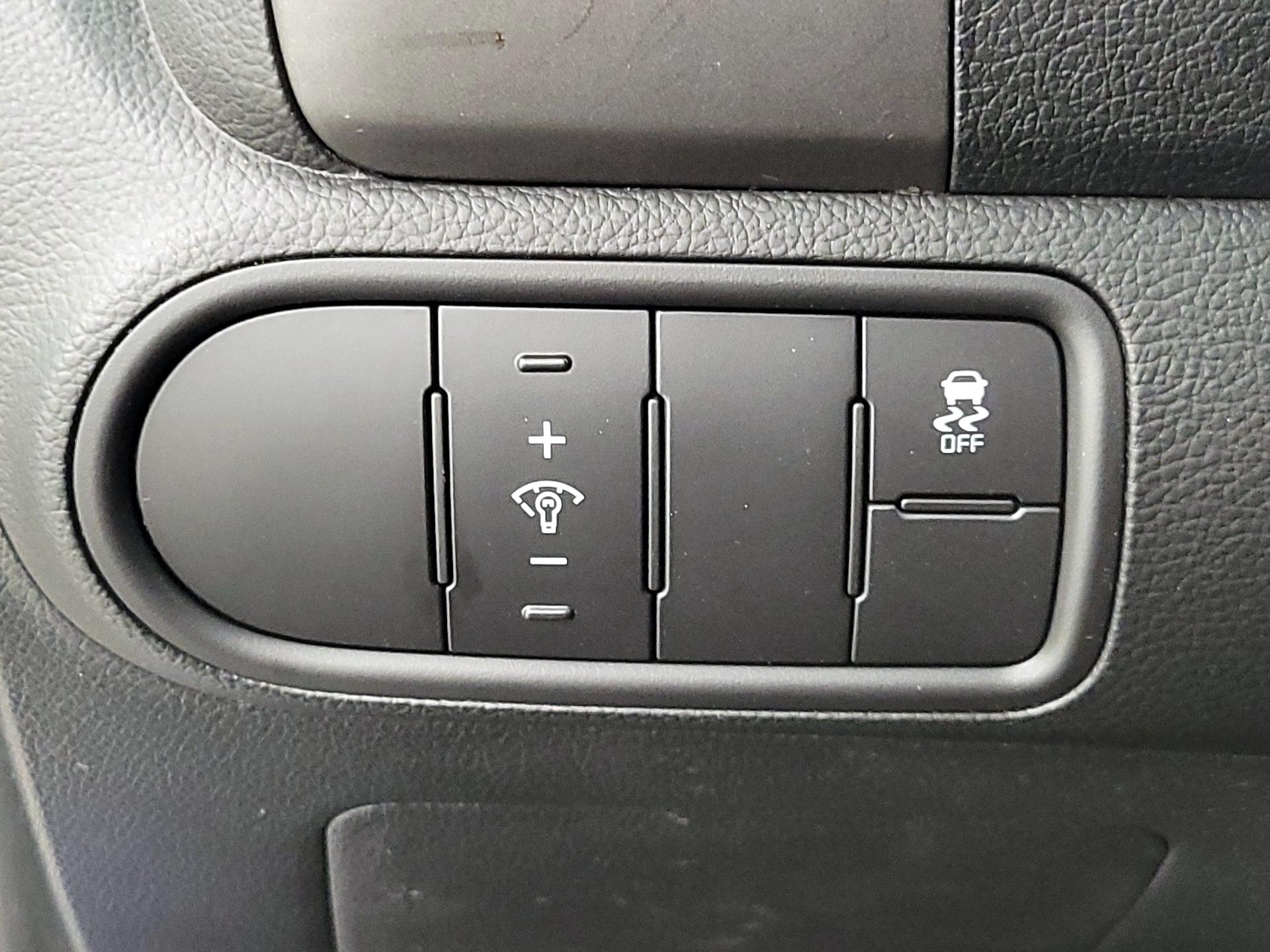 Thumbnail: 2017 Kia Forte - 13
