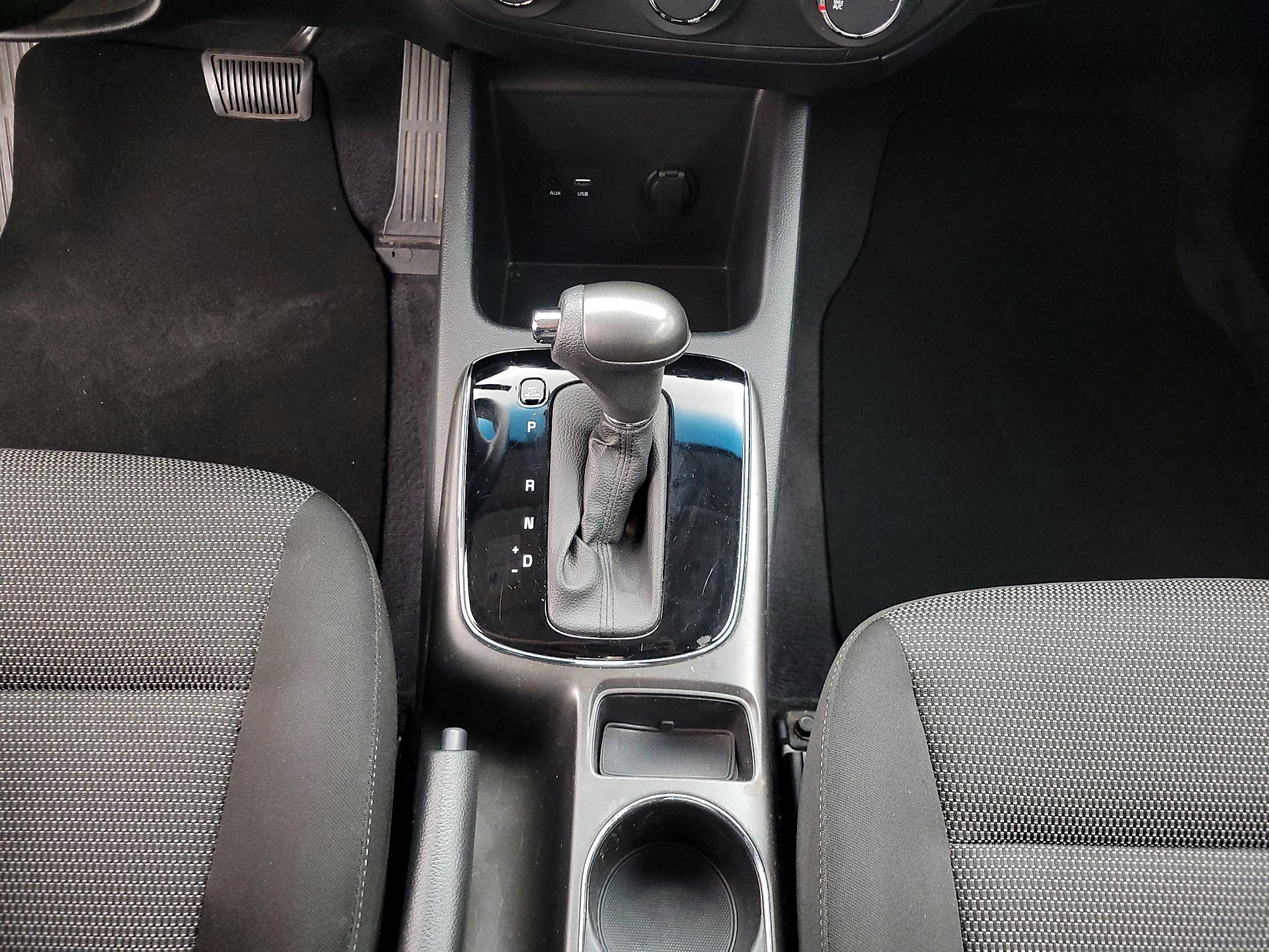 Thumbnail: 2017 Kia Forte - 16
