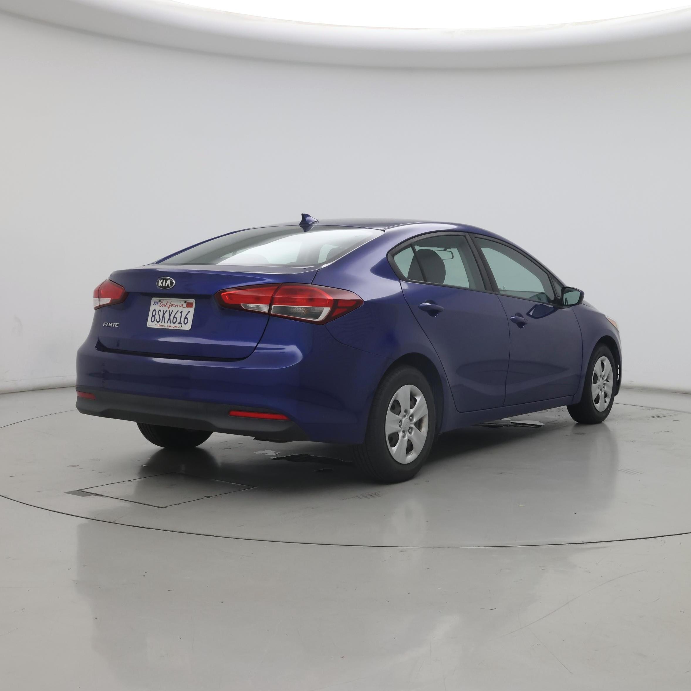 Thumbnail: 2017 Kia Forte - 8