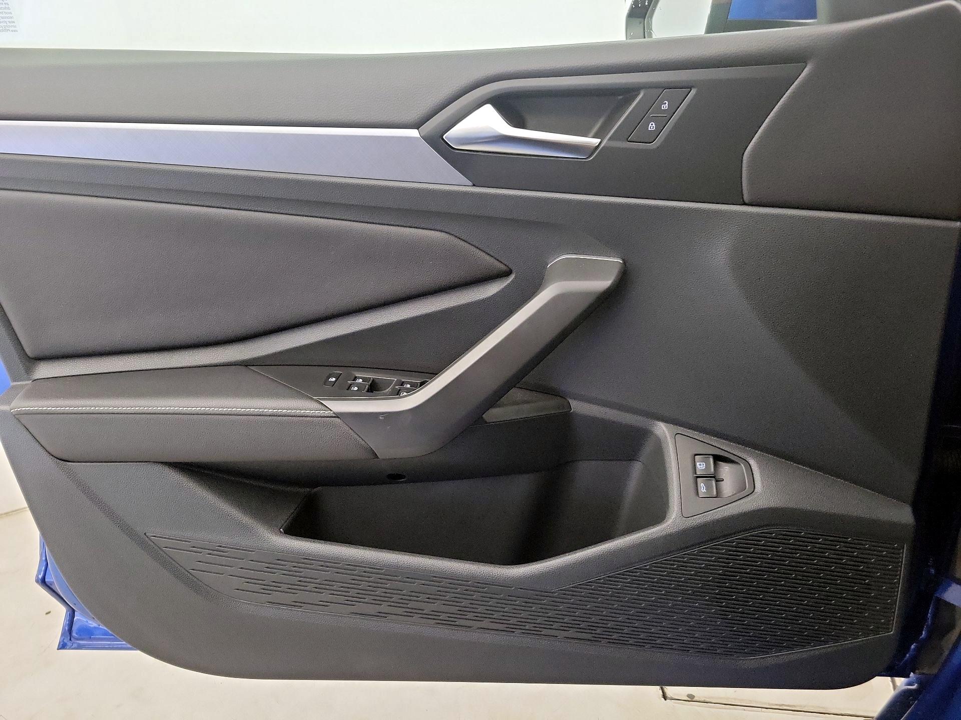 Thumbnail: 2023 Volkswagen Jetta - 12