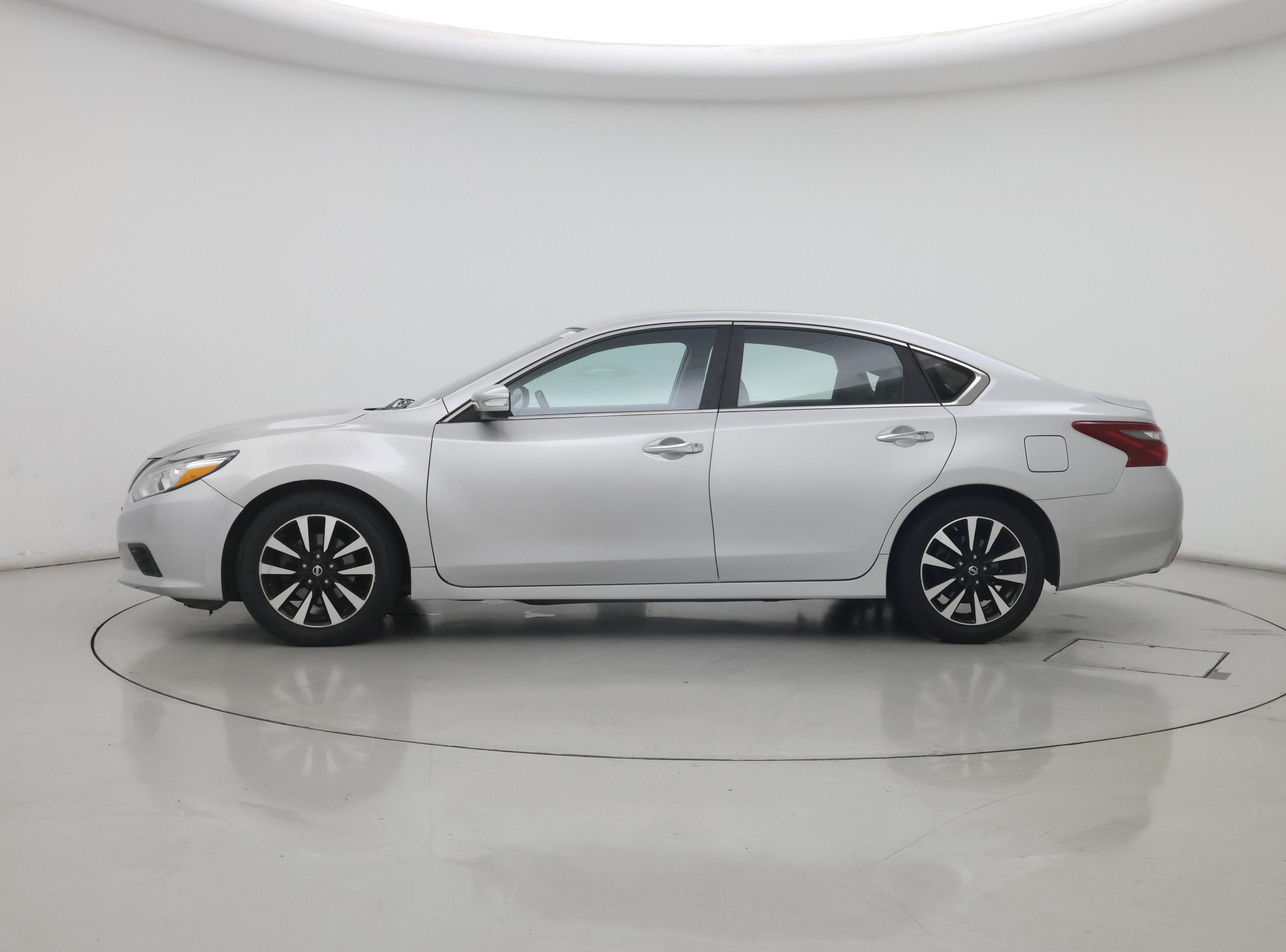 Thumbnail: 2018 Nissan Altima - 3