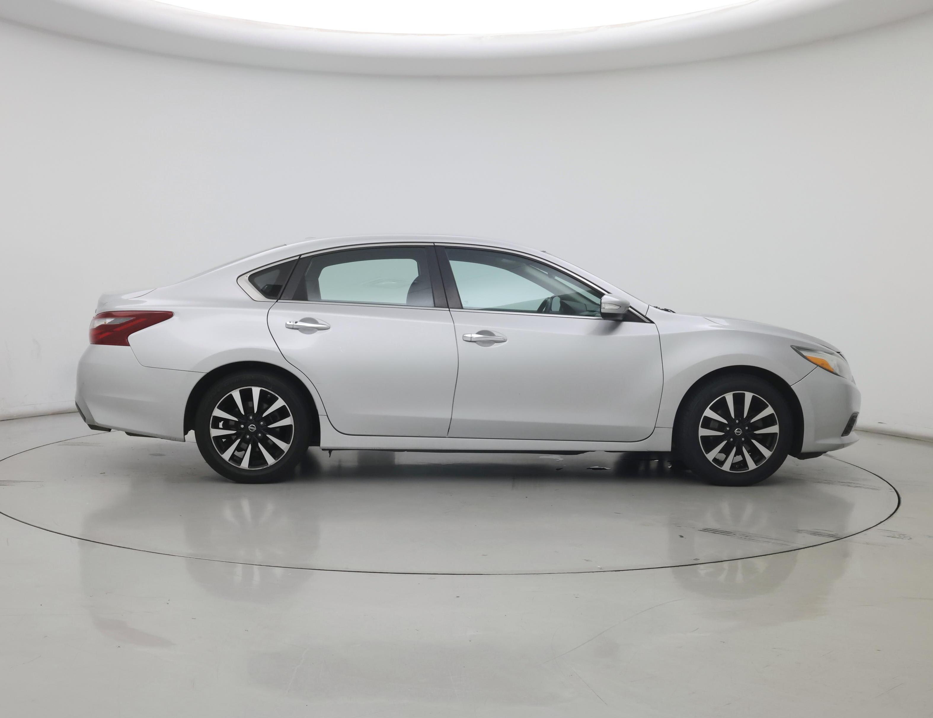 Thumbnail: 2018 Nissan Altima - 7