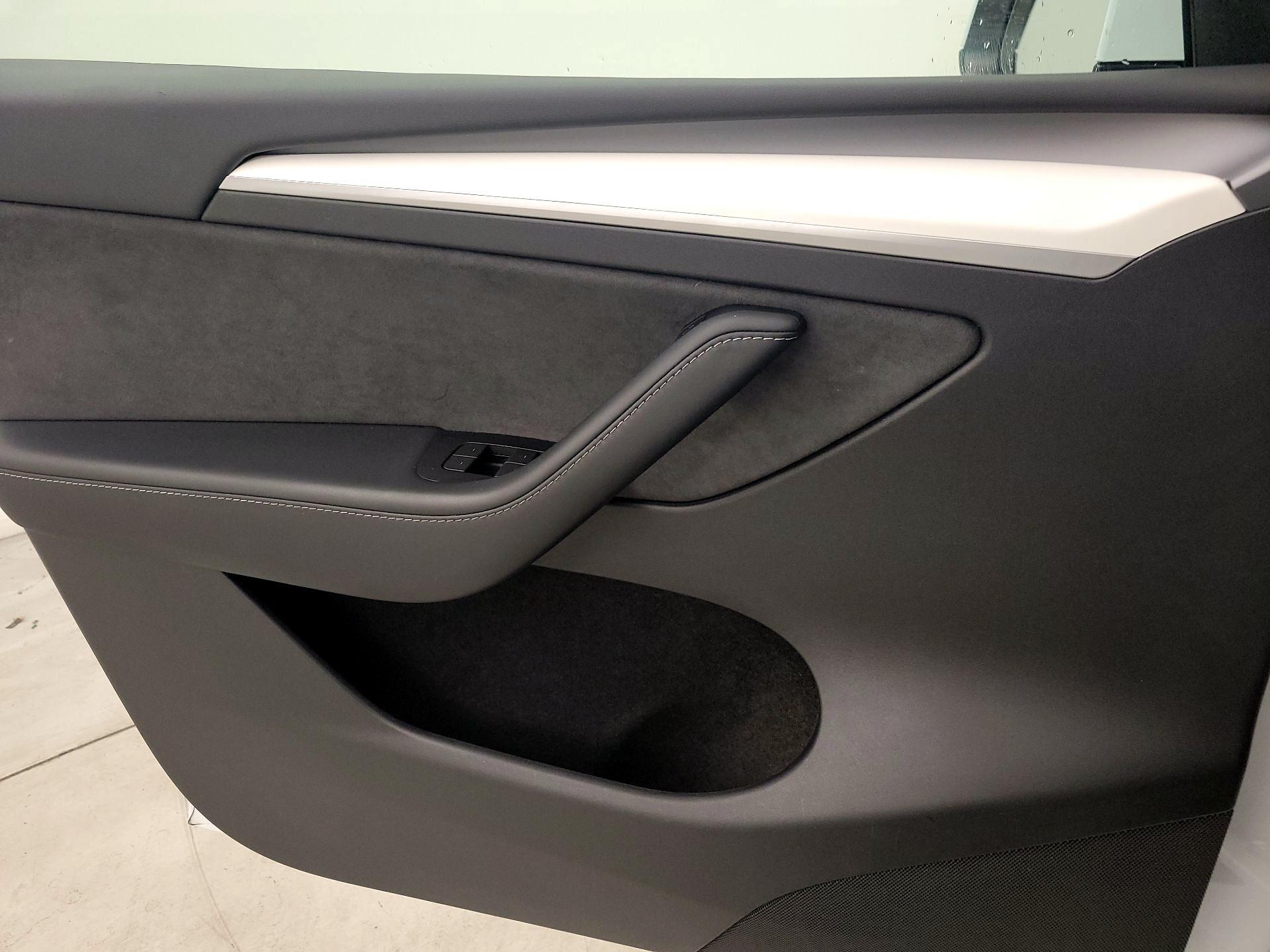 Thumbnail: 2023 Tesla Model Y - 12