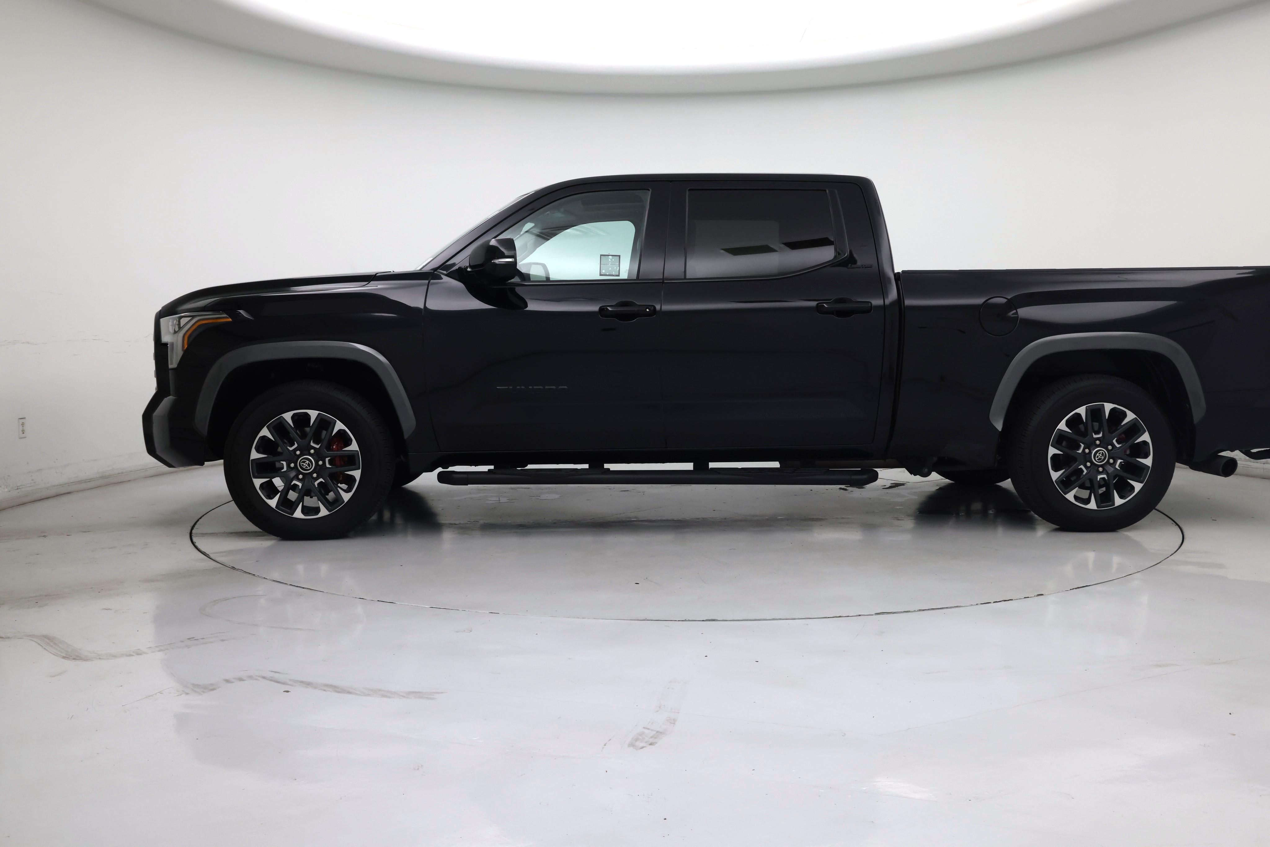 Thumbnail: 2022 Toyota Tundra - 3