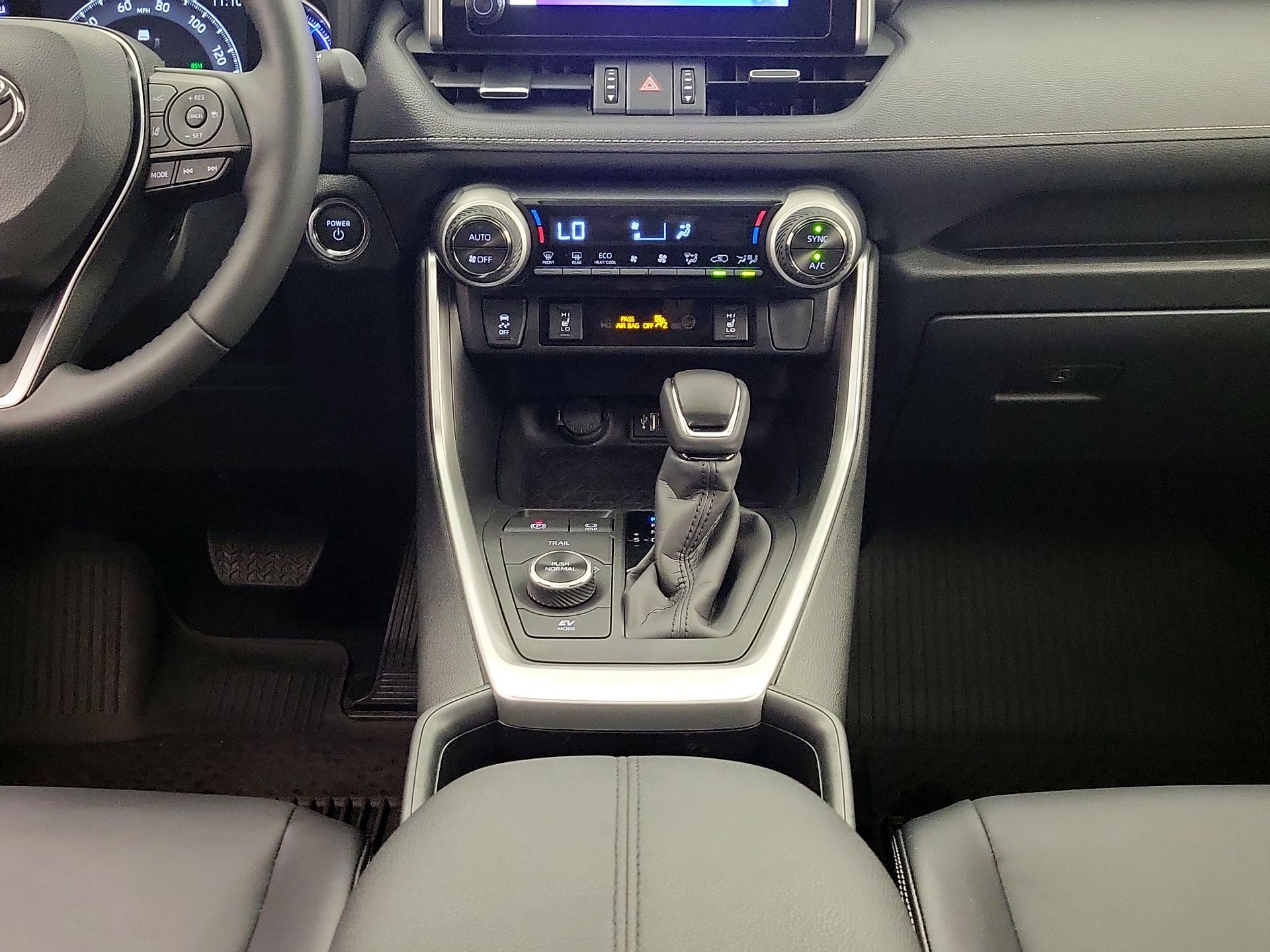 Thumbnail: 2025 Toyota RAV4 - 17