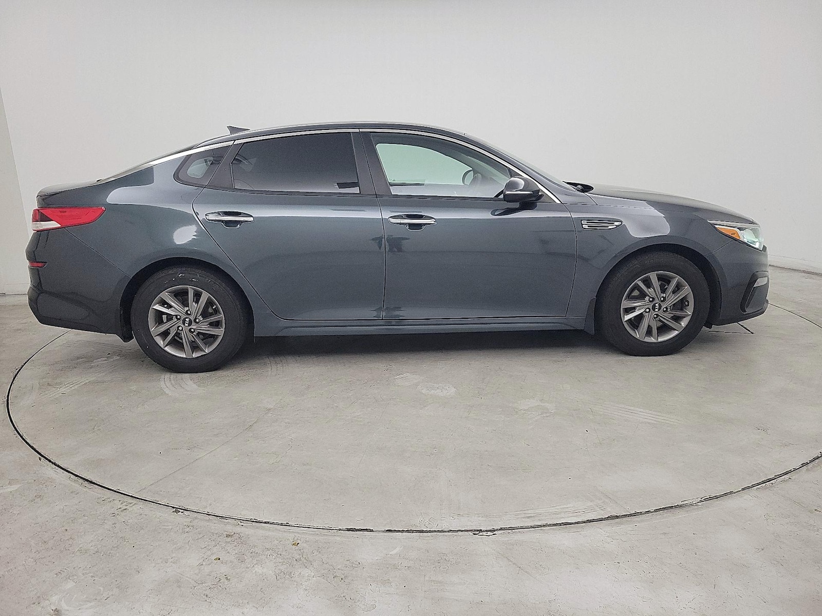 2020 Kia Optima LX - Photo 4