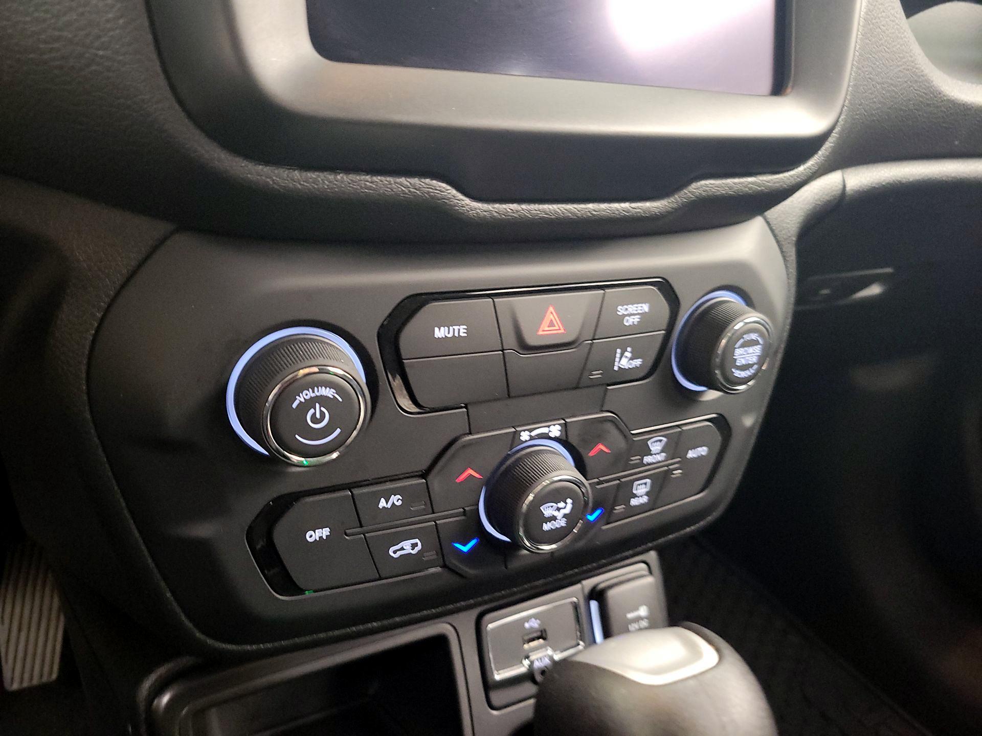 Thumbnail: 2022 Jeep Renegade - 16