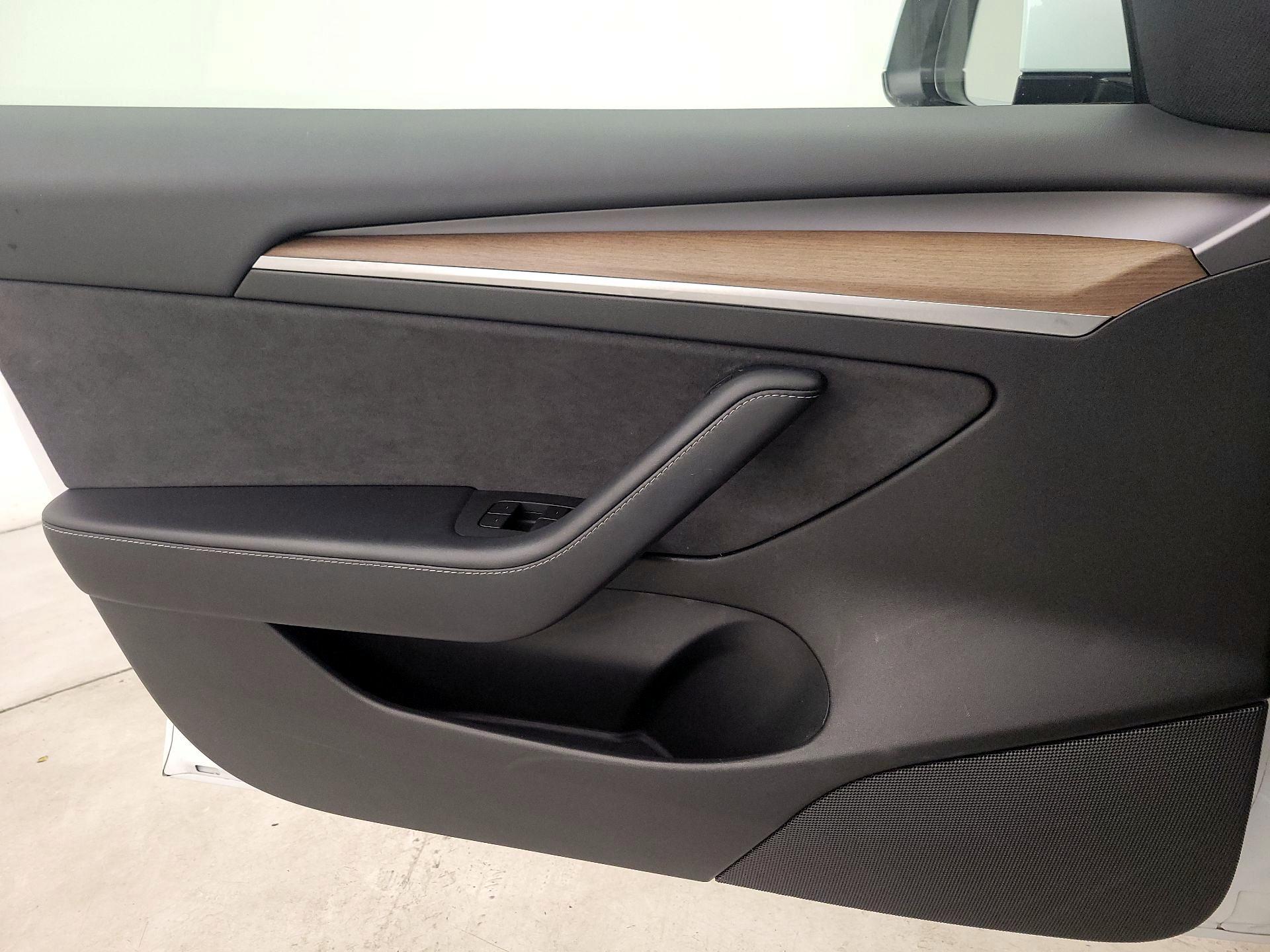Thumbnail: 2021 Tesla Model 3 - 12