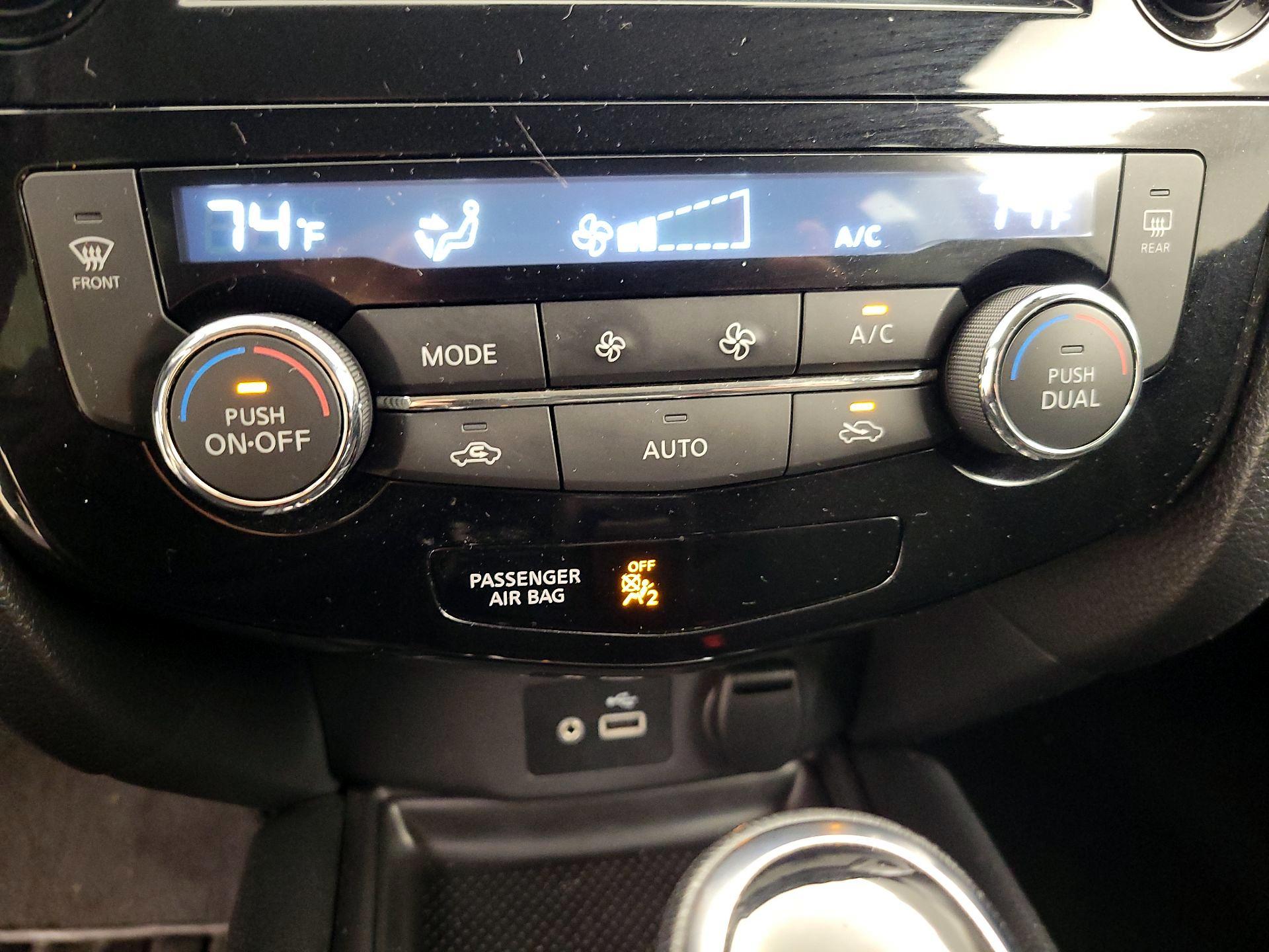Thumbnail: 2019 Nissan Rogue - 16