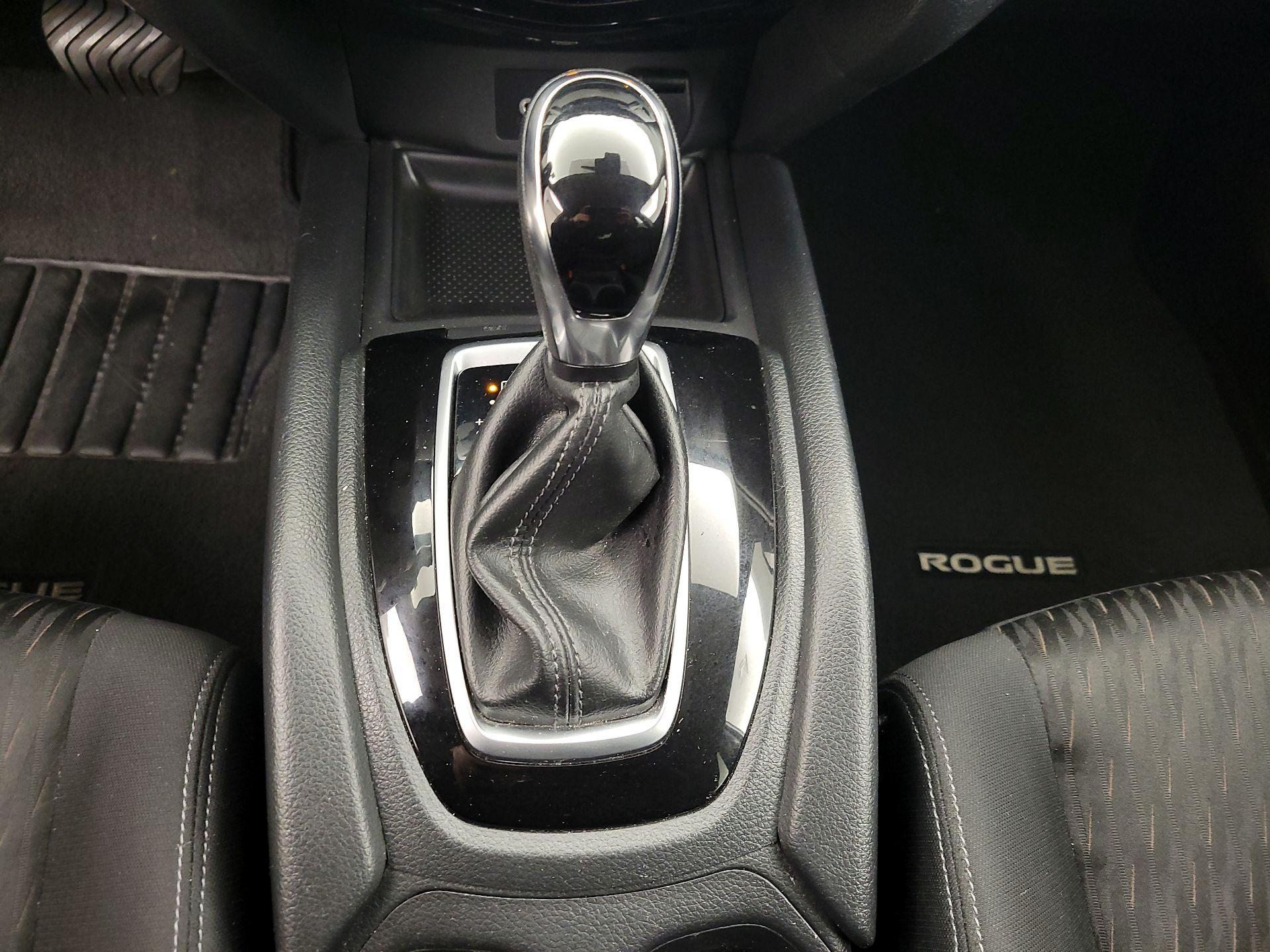 Thumbnail: 2019 Nissan Rogue - 17