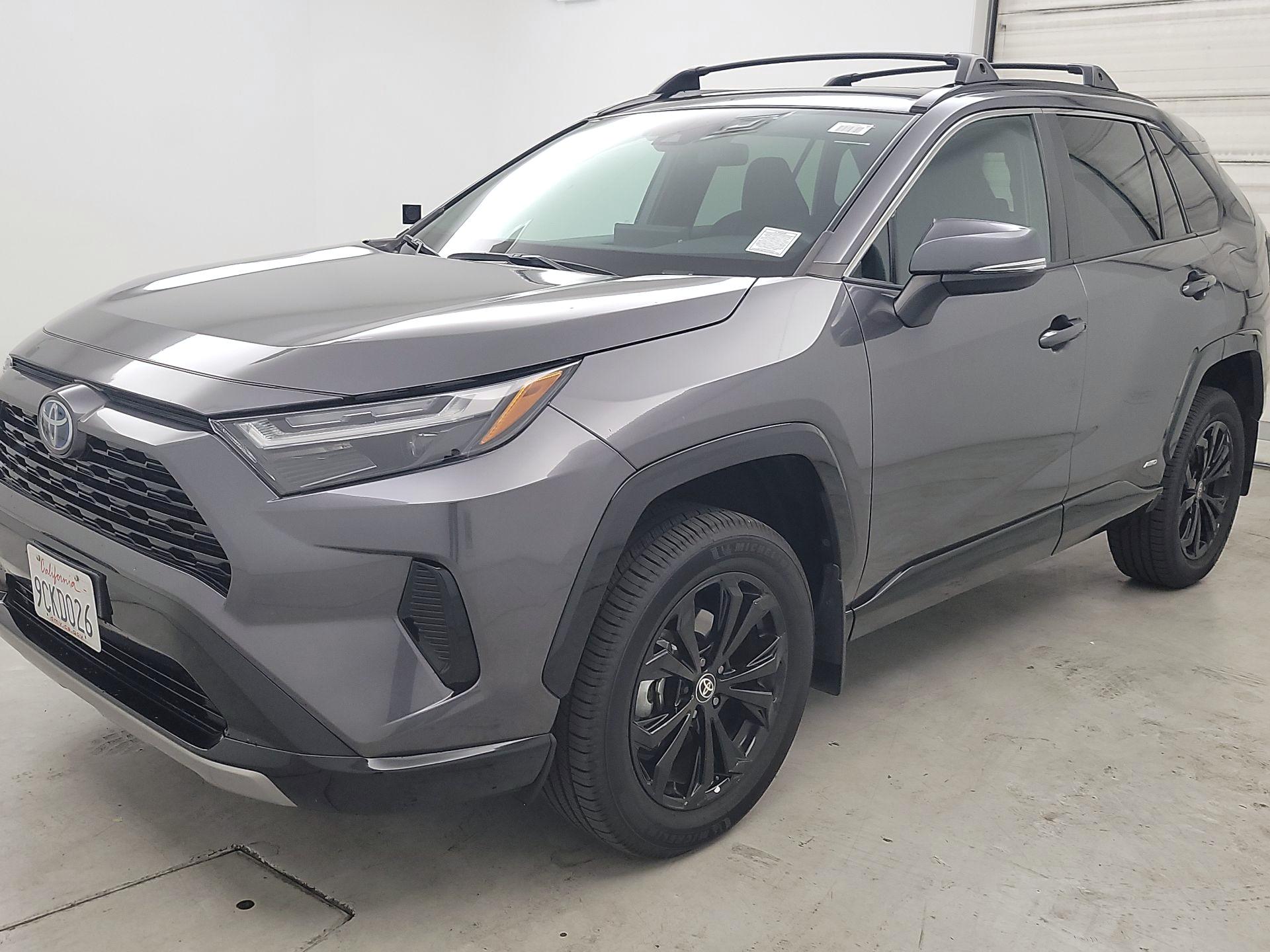Thumbnail: 2022 Toyota RAV4 - 3