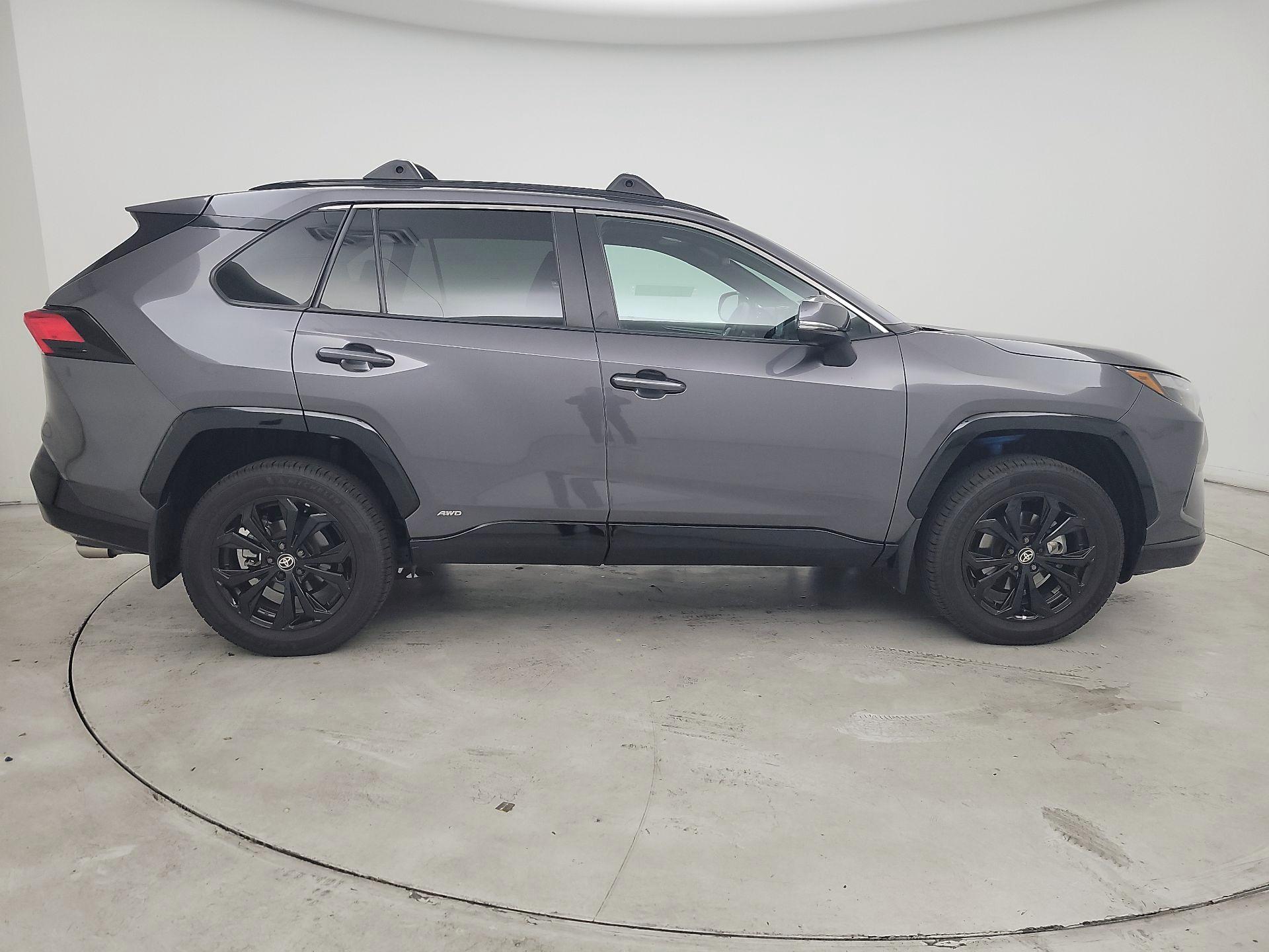 Thumbnail: 2022 Toyota RAV4 - 4