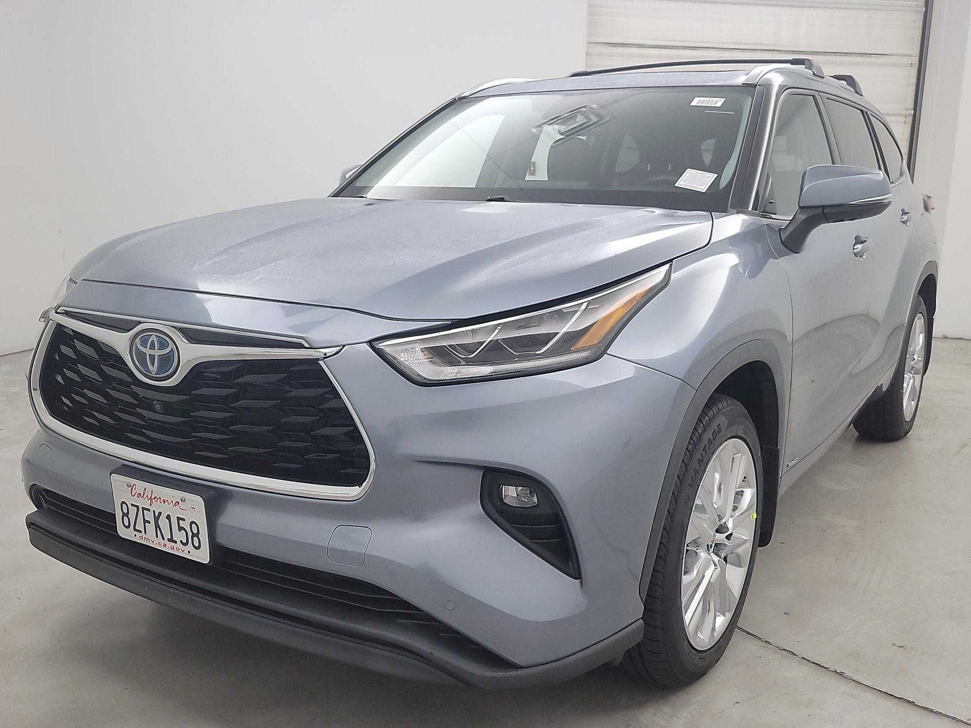 Thumbnail: 2022 Toyota Highlander - 3