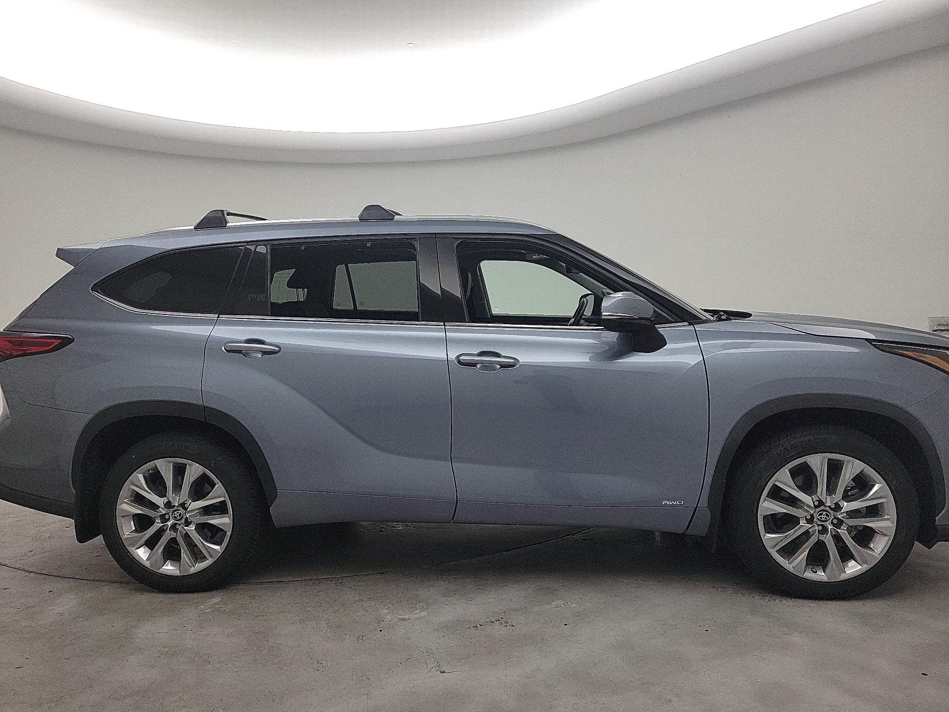 Thumbnail: 2022 Toyota Highlander - 4