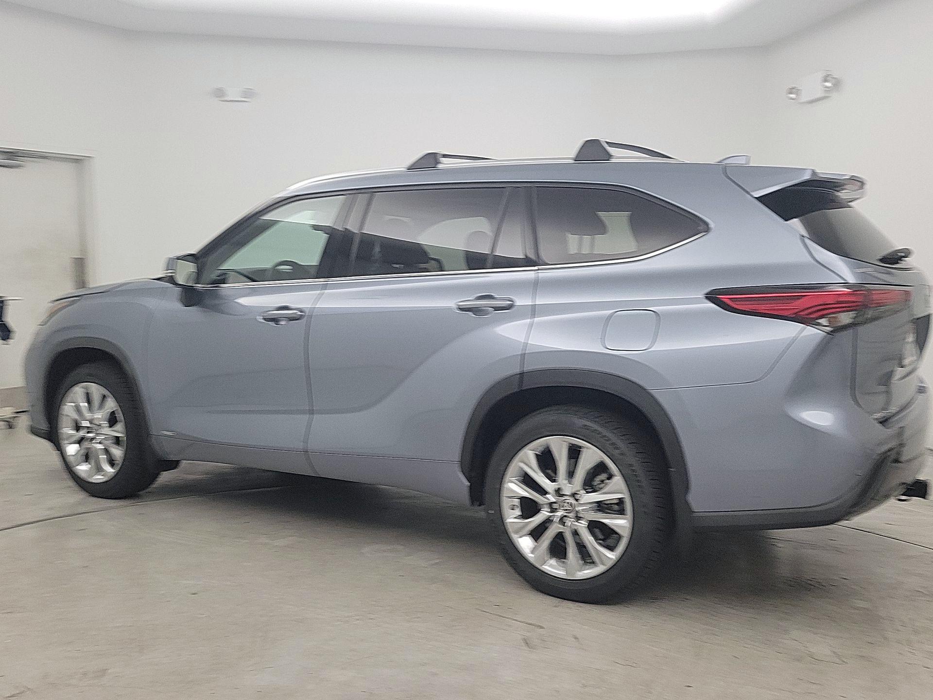 Thumbnail: 2022 Toyota Highlander - 7
