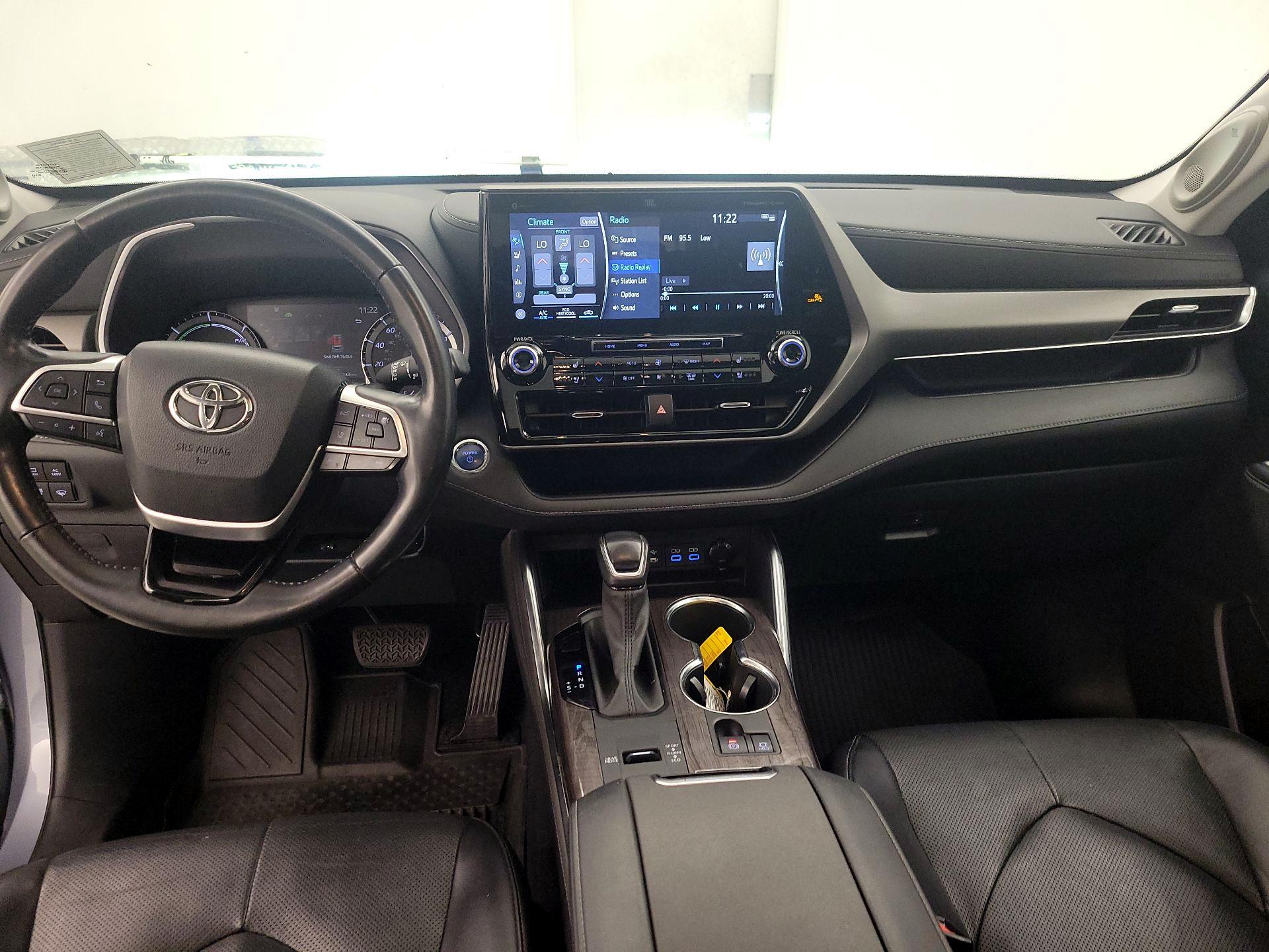 Thumbnail: 2022 Toyota Highlander - 8