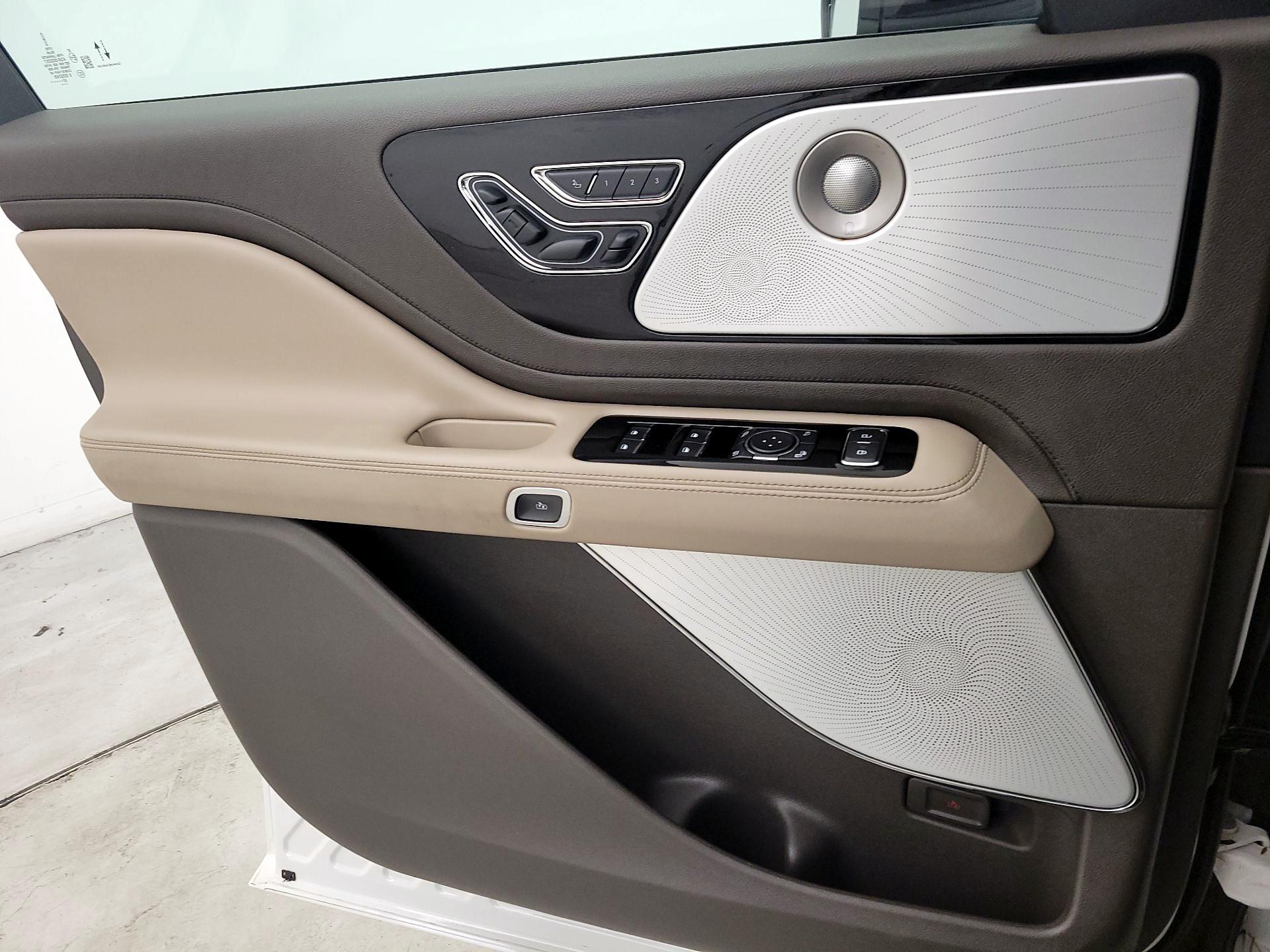 Thumbnail: 2023 Lincoln Aviator - 12