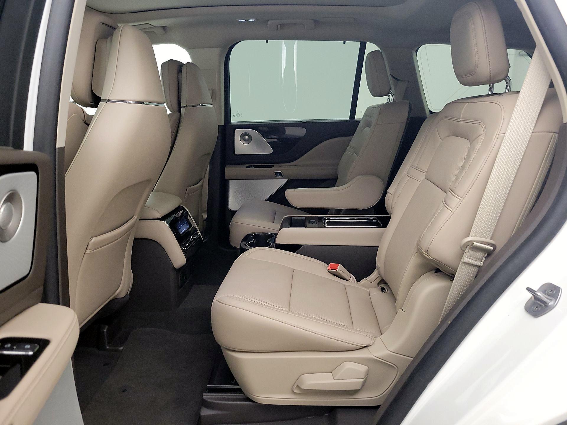 Thumbnail: 2023 Lincoln Aviator - 20