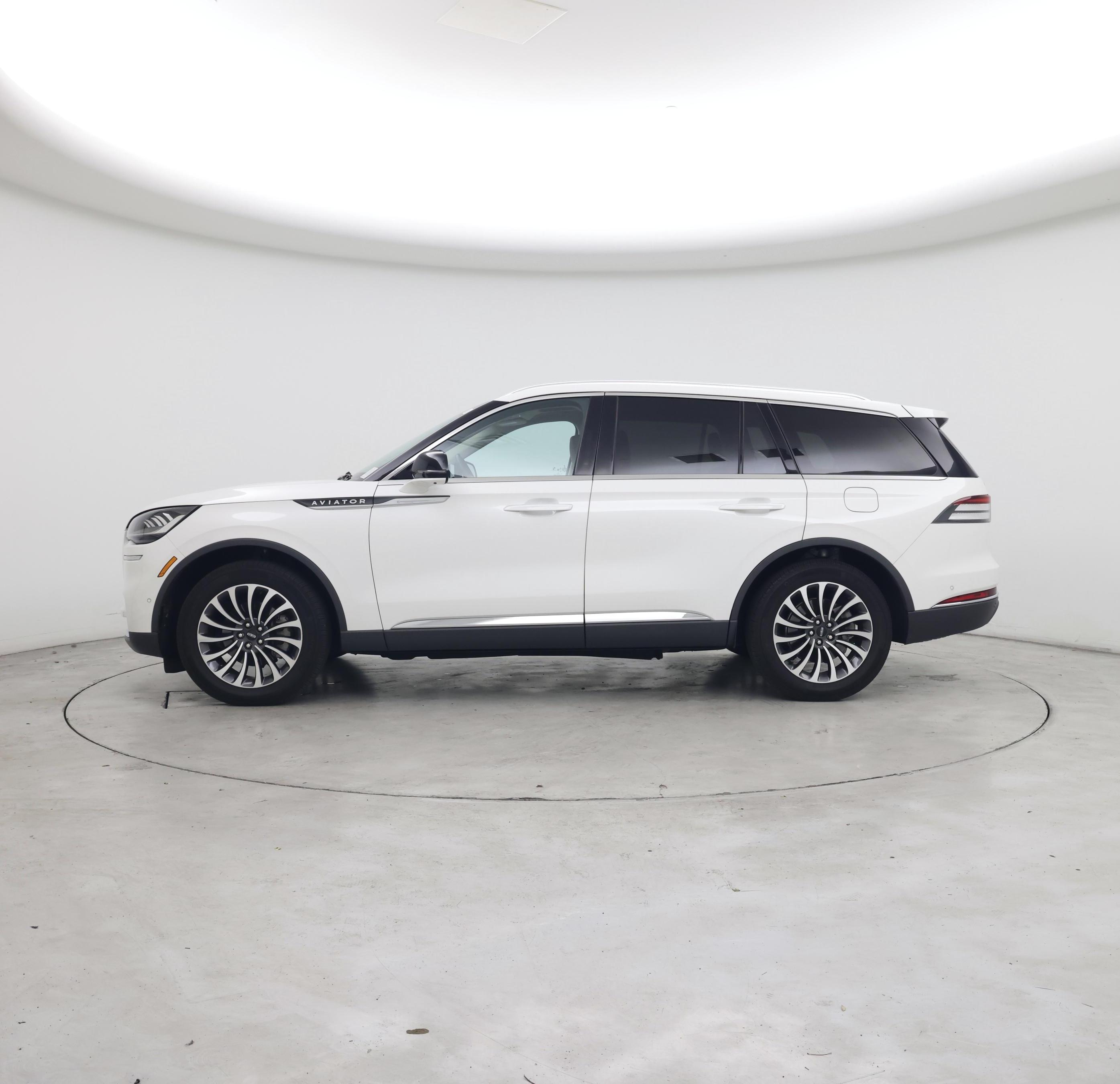 Thumbnail: 2023 Lincoln Aviator - 3