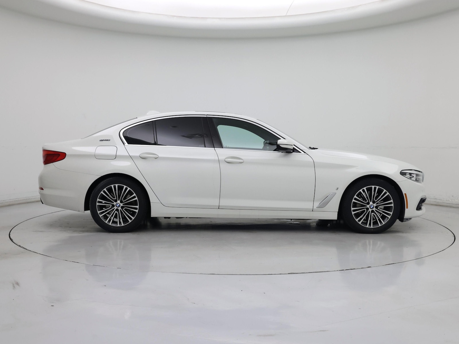 2019 BMW 5 Series 530e - Photo 8