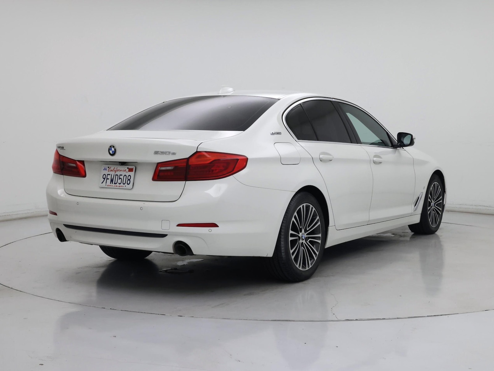 2019 BMW 5 Series 530e - Photo 9