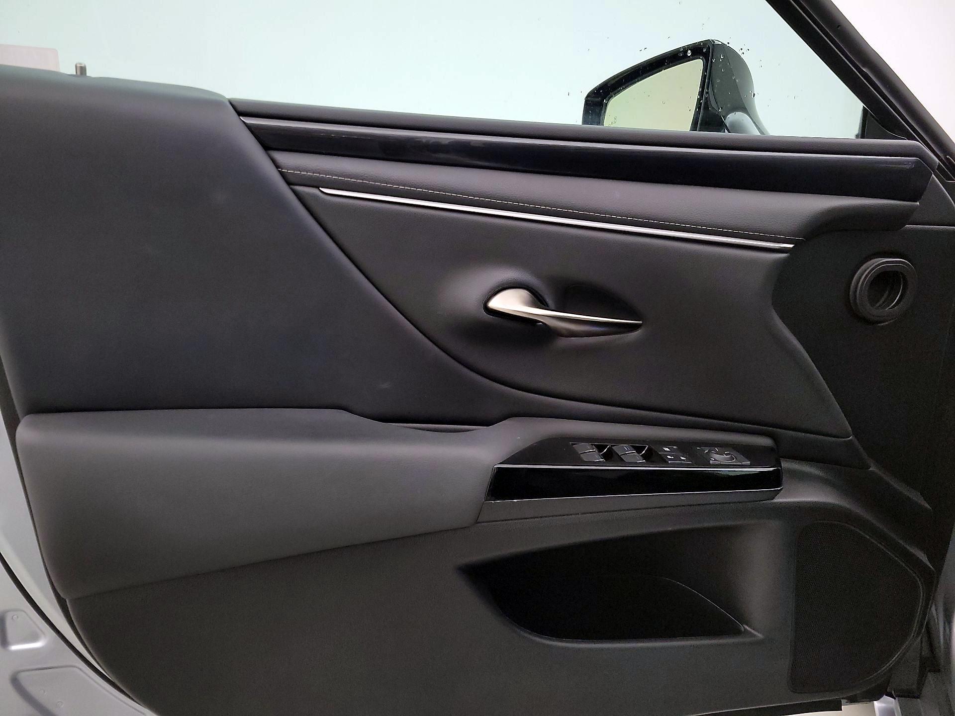 Thumbnail: 2023 Lexus ES - 12